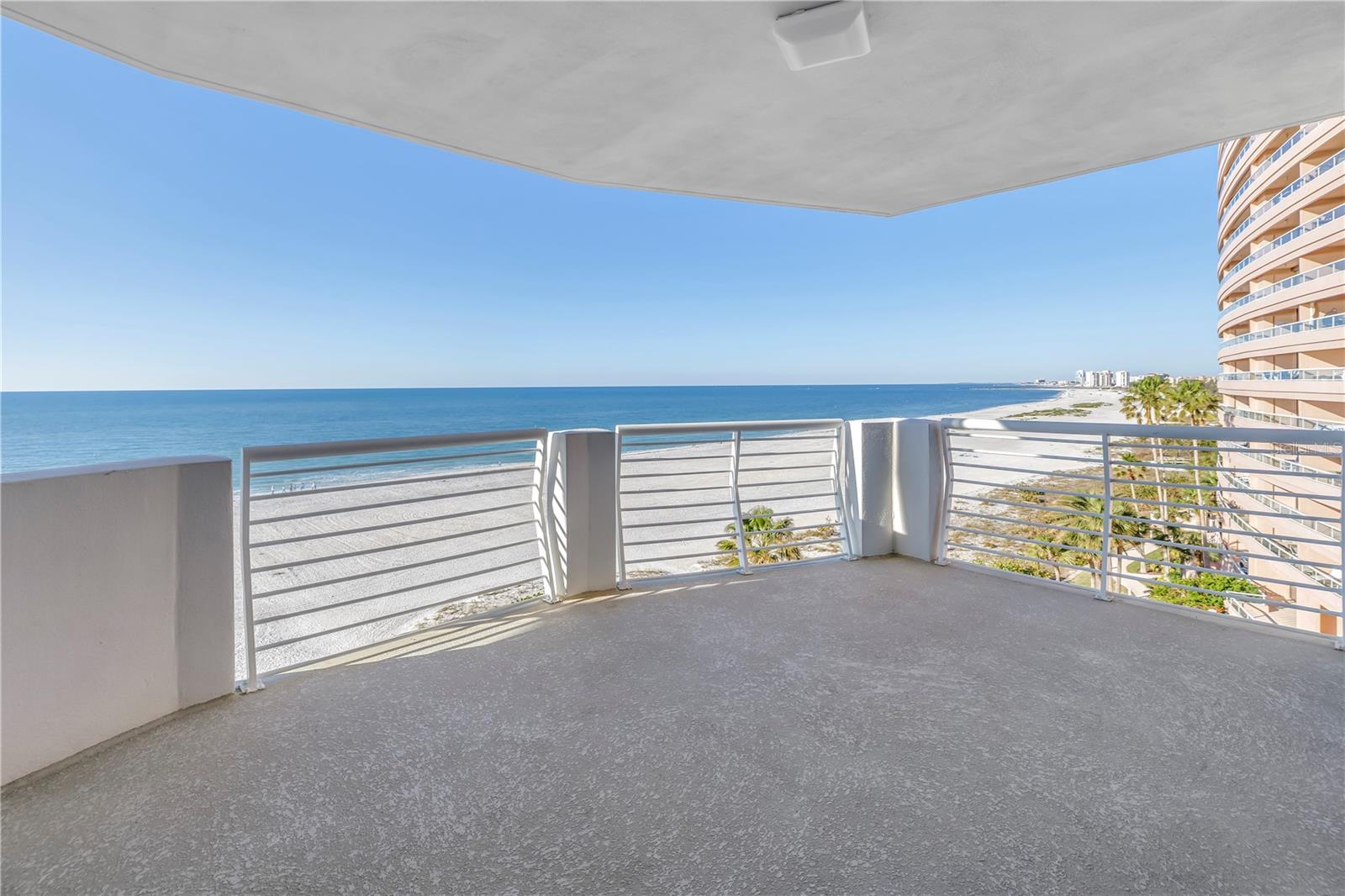 Listing photo id 33 for 1350 Gulf Boulevard 703, 704