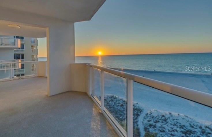 Listing photo id 3 for 1350 Gulf Boulevard 703, 704