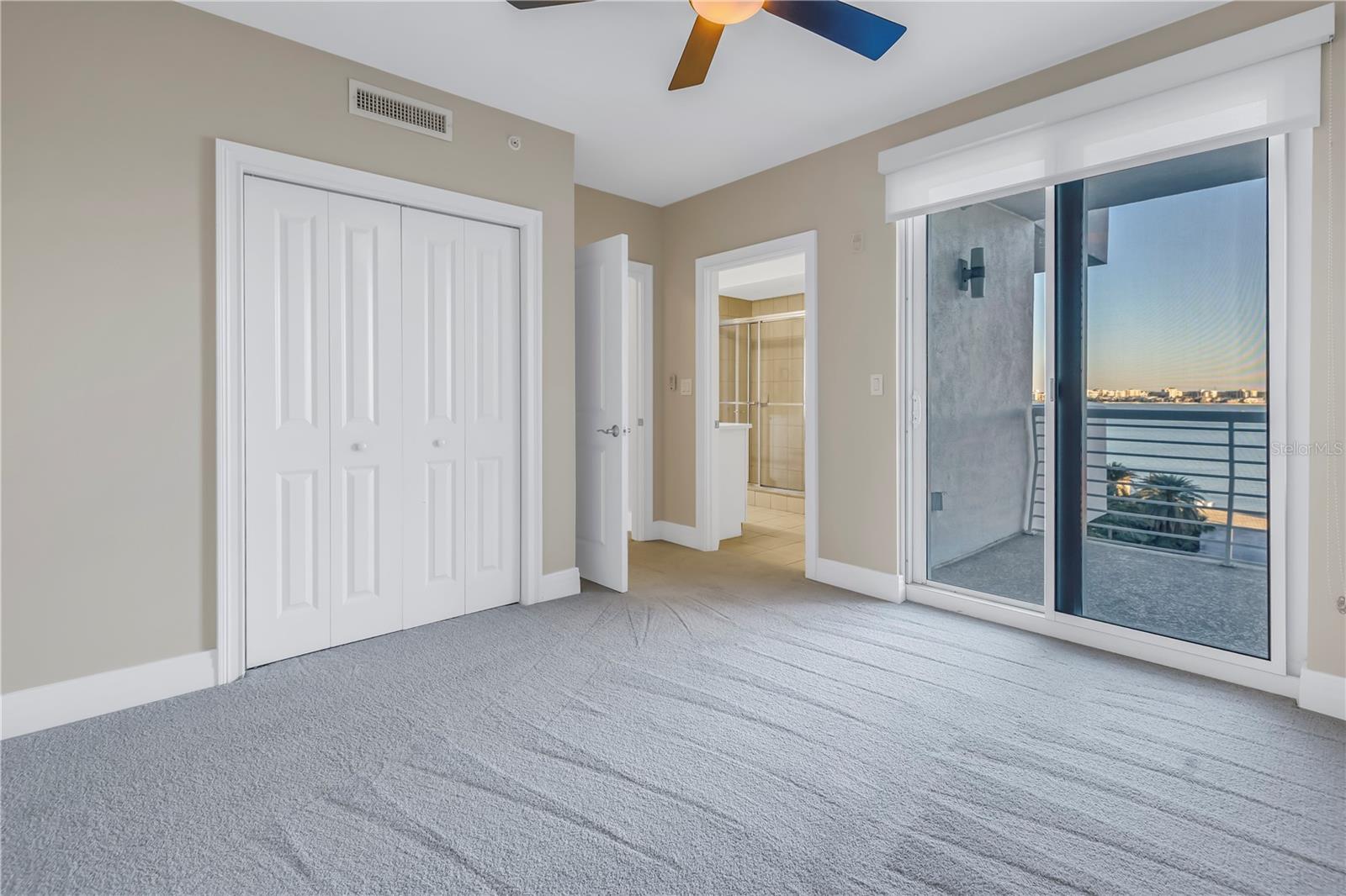 Listing photo id 50 for 1350 Gulf Boulevard 703, 704