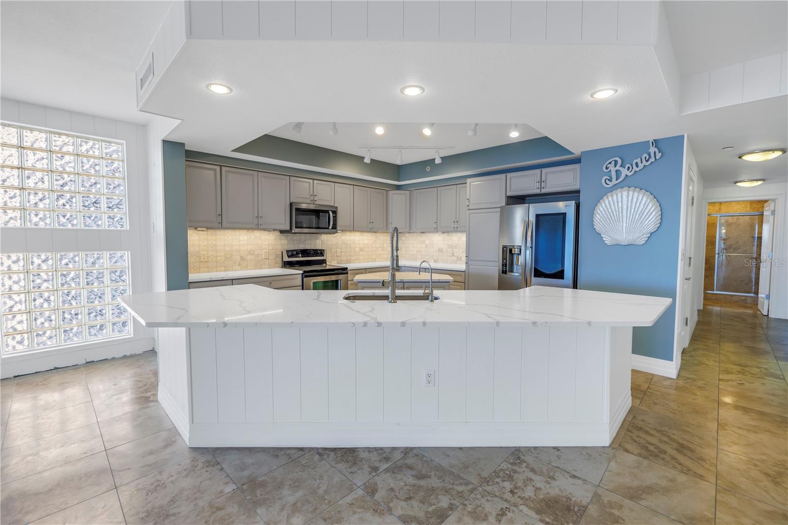 Listing photo id 56 for 1350 Gulf Boulevard 703, 704