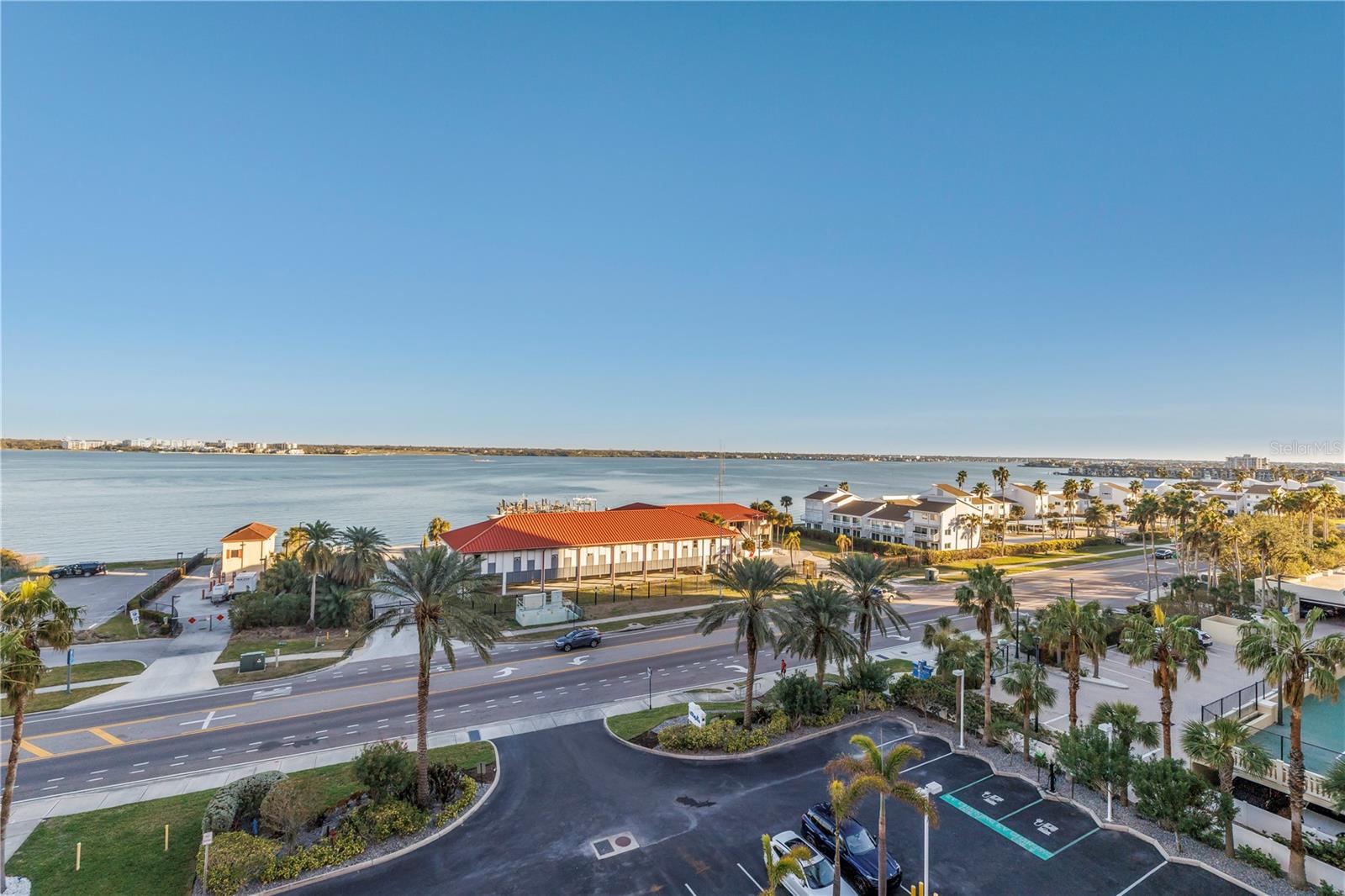 Listing photo id 72 for 1350 Gulf Boulevard 703, 704