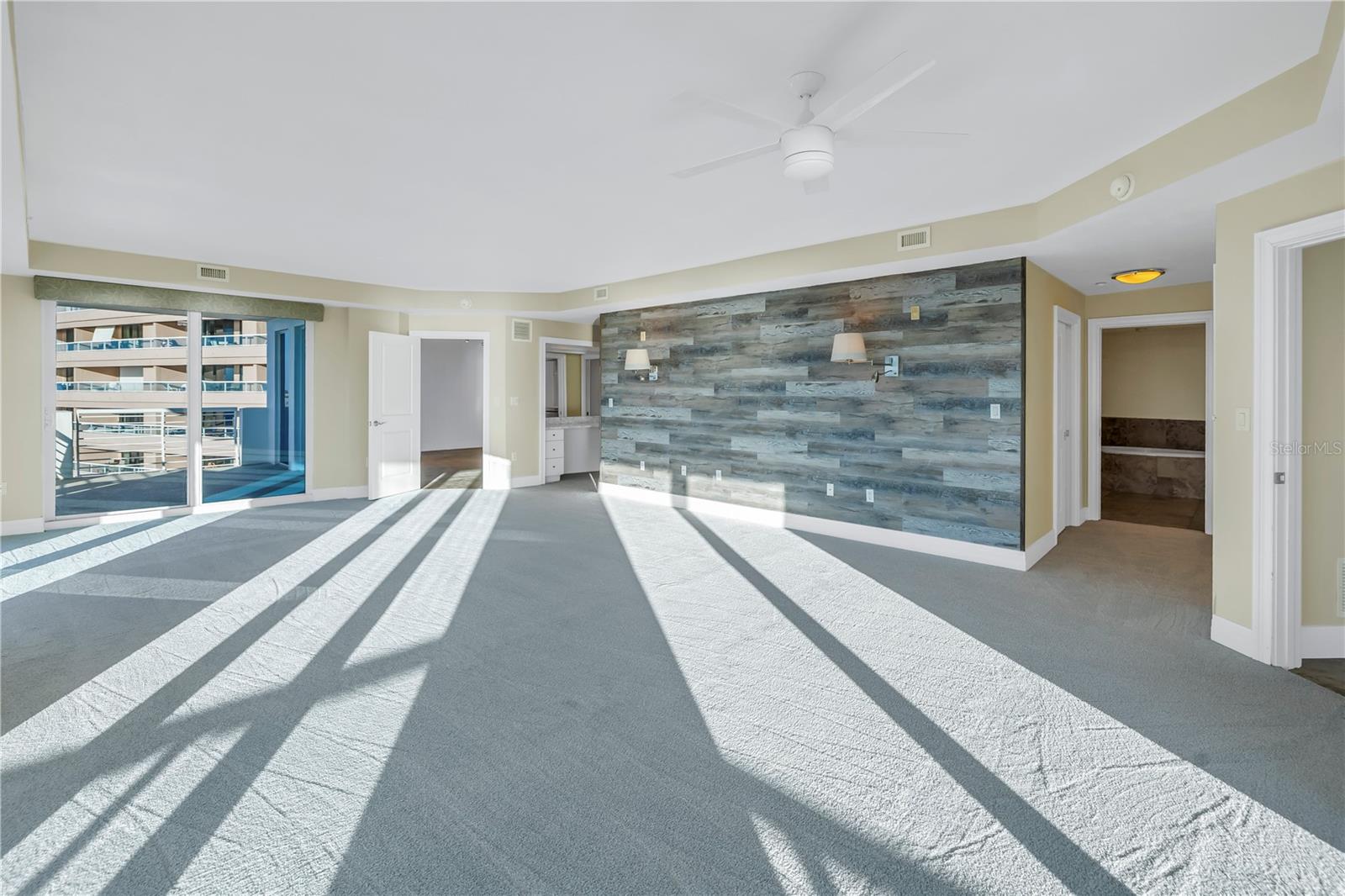 Listing photo id 75 for 1350 Gulf Boulevard 703, 704