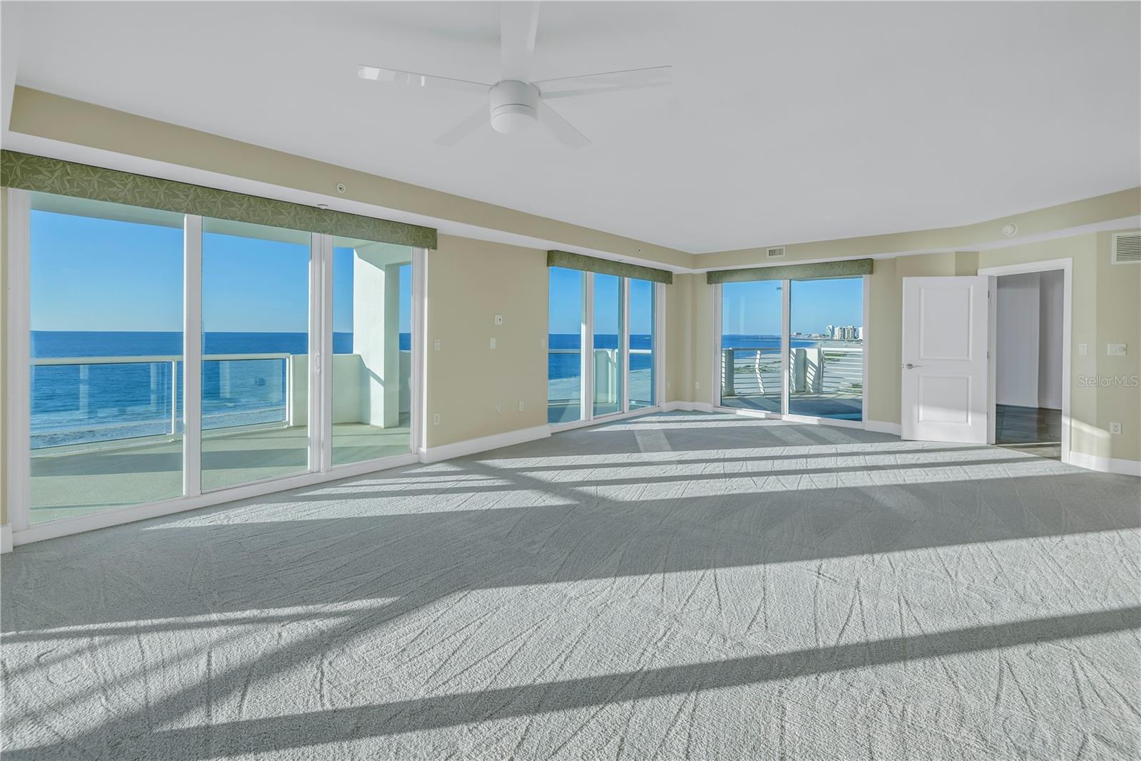 Listing photo id 76 for 1350 Gulf Boulevard 703, 704