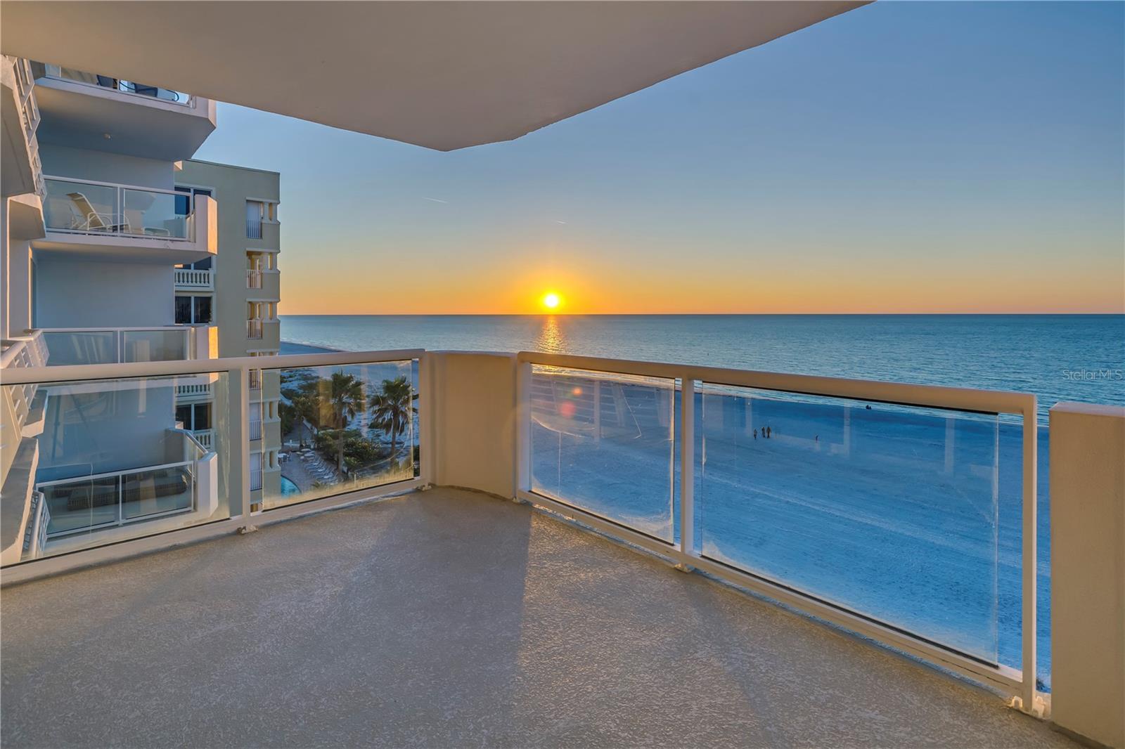 Listing photo id 85 for 1350 Gulf Boulevard 703, 704