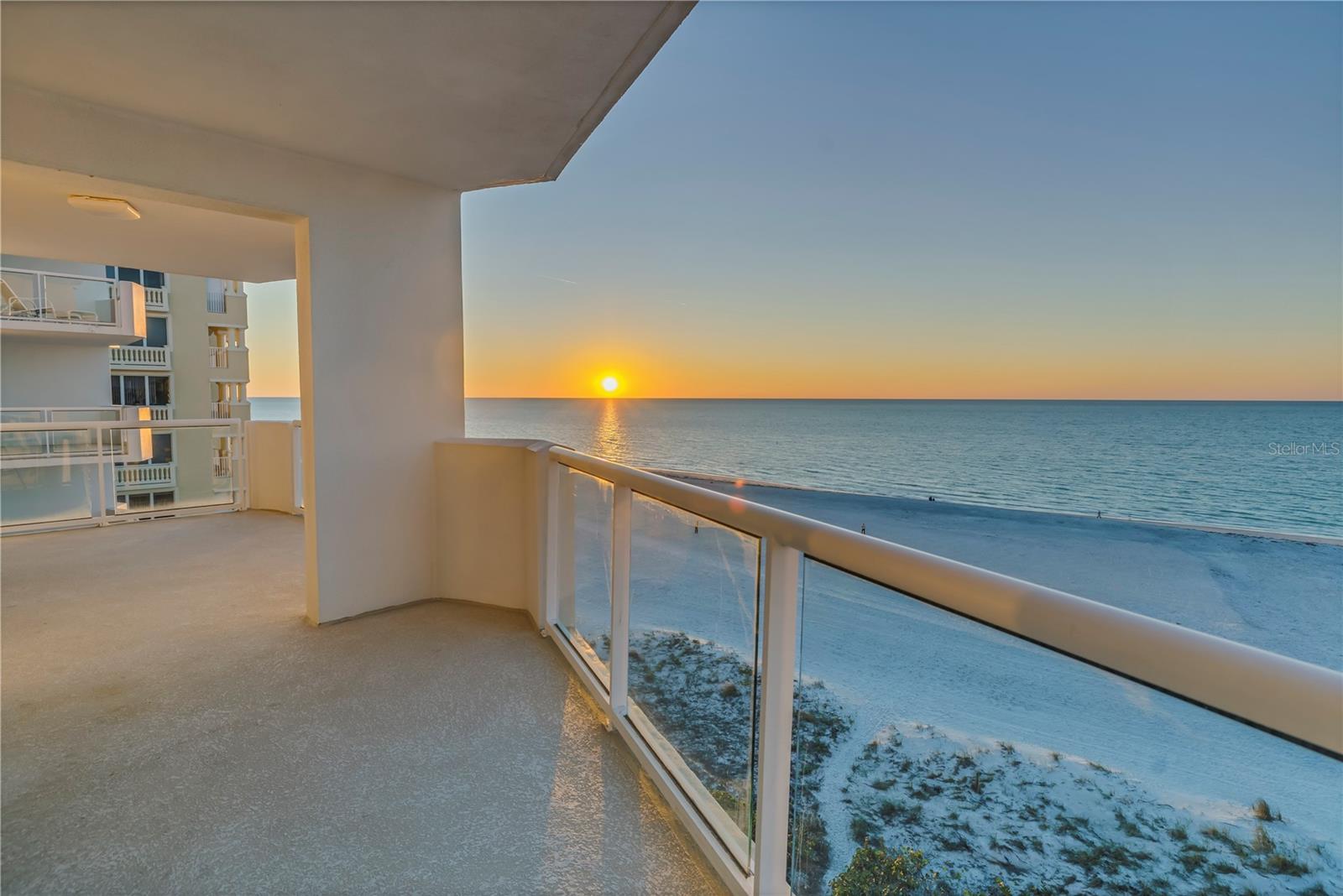 Listing photo id 87 for 1350 Gulf Boulevard 703, 704