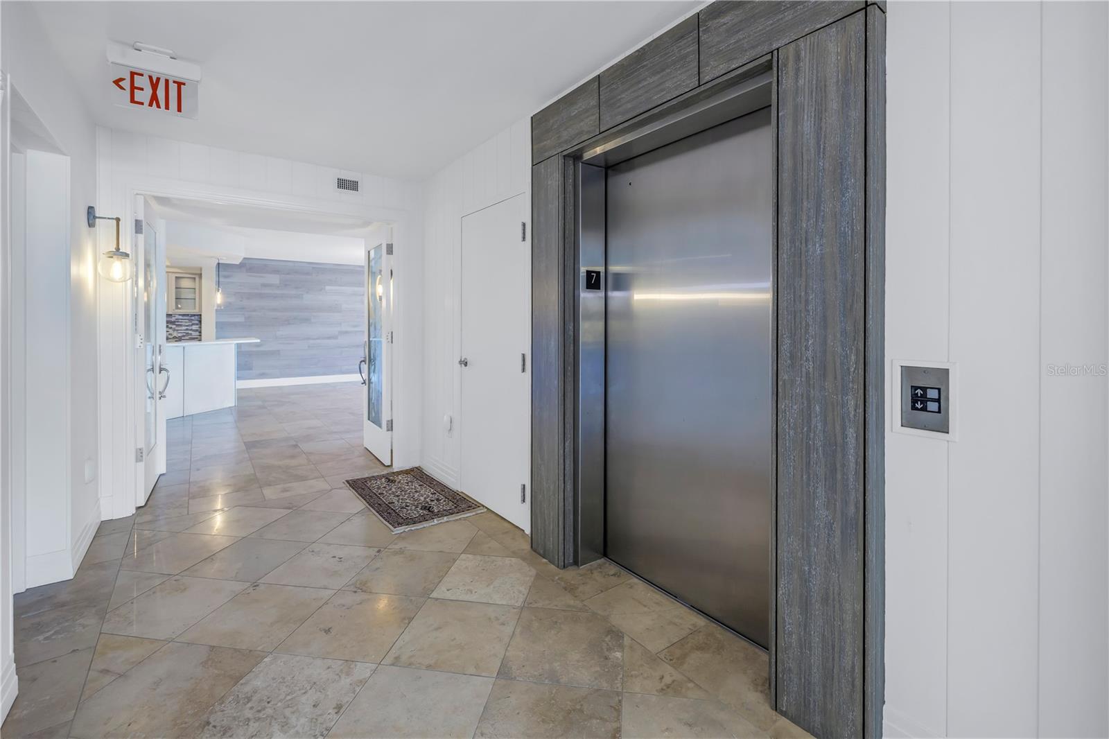 Listing photo id 7 for 1350 Gulf Boulevard 703, 704