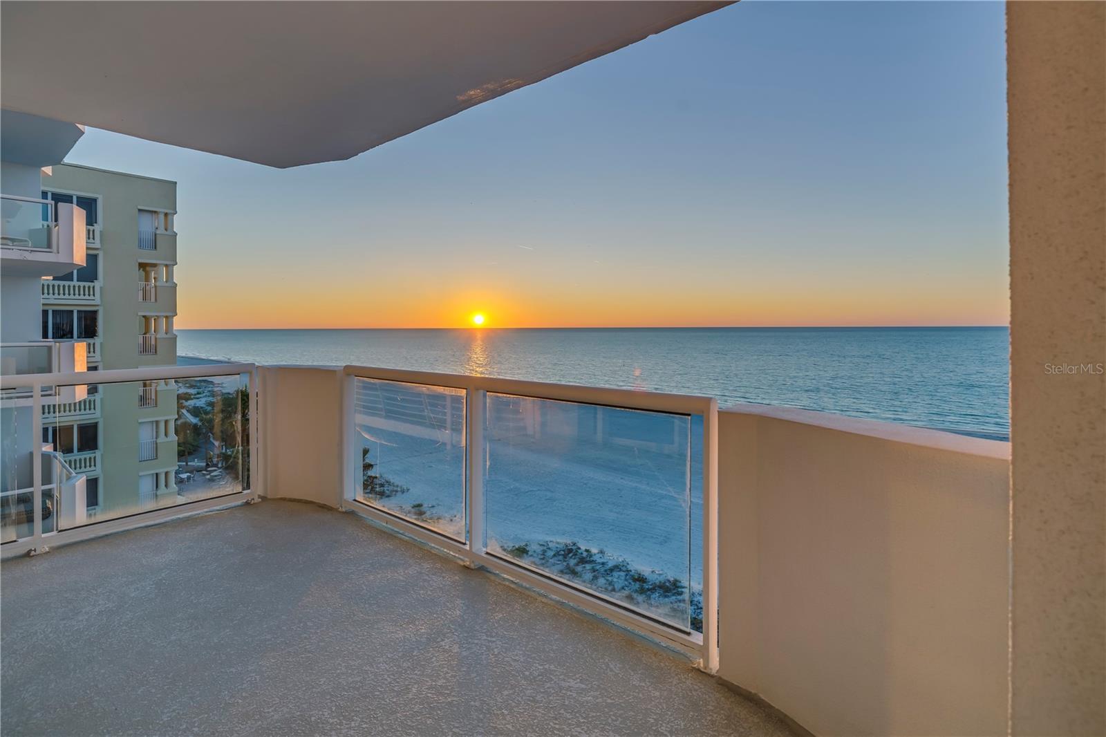 Listing photo id 88 for 1350 Gulf Boulevard 703, 704