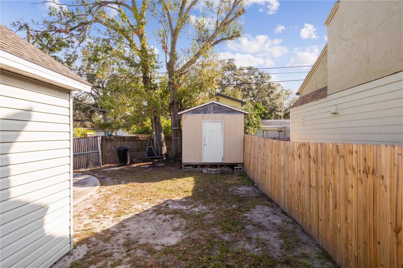 Listing photo id 22 for 3327 25th Street N