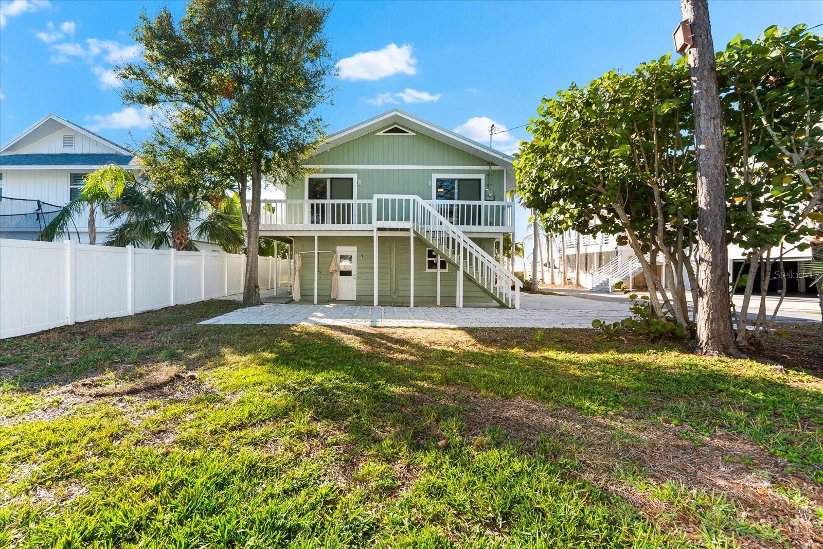 Listing photo id 45 for 555 Gulf Drive