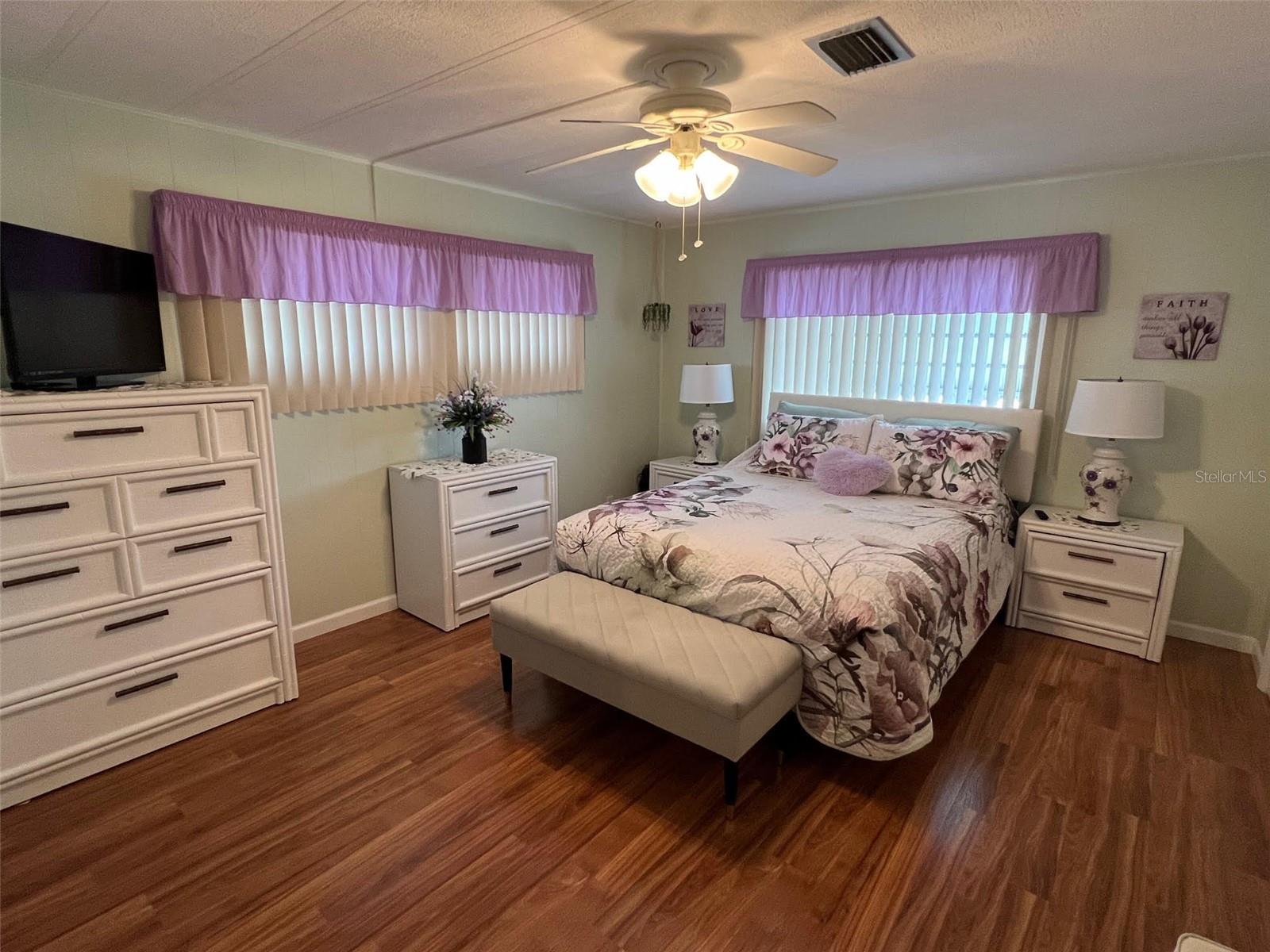Image 18 of 30 For 622 Queen Palm Street