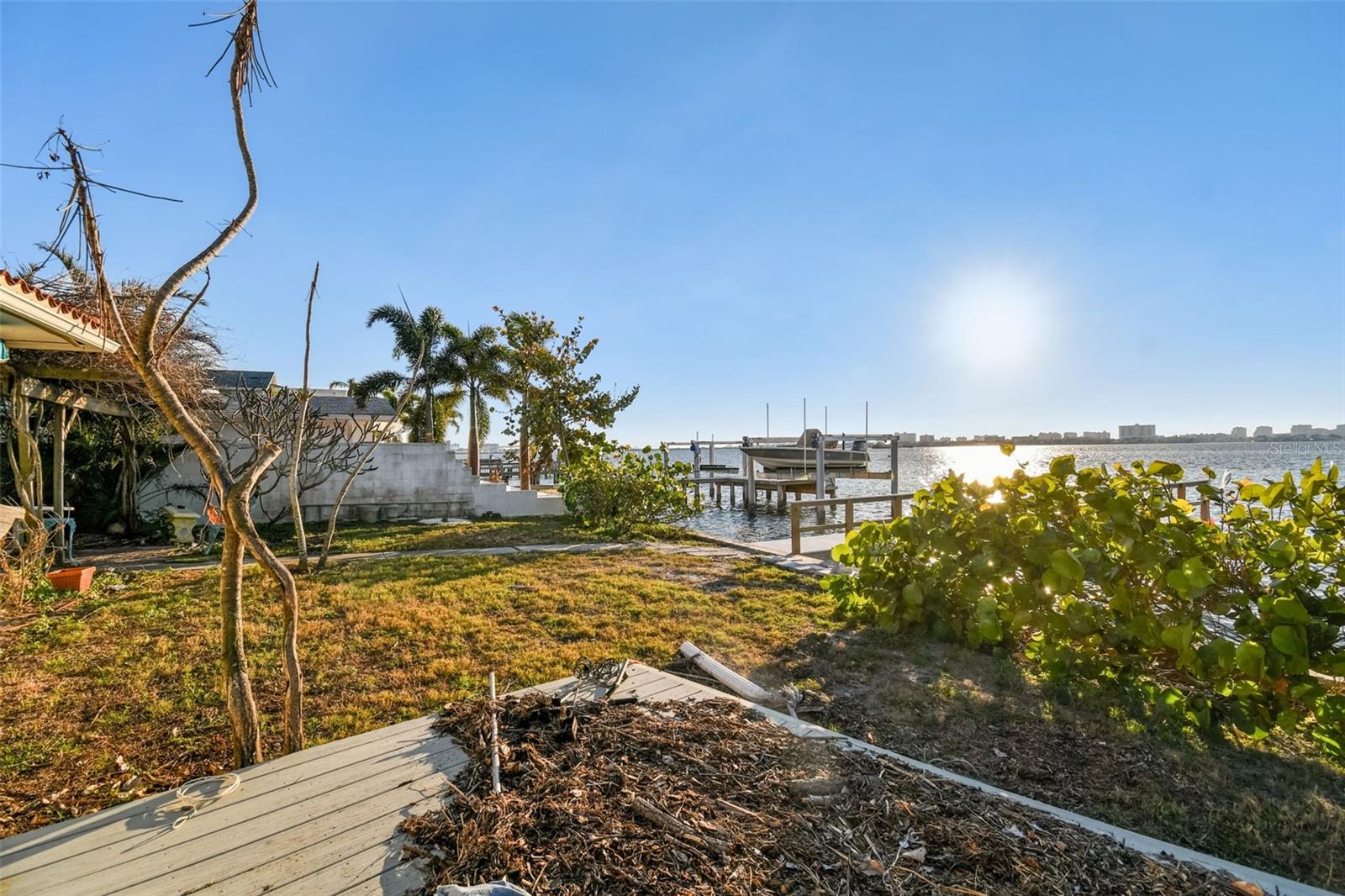 Listing photo id 32 for 1836 Venetian Point Drive