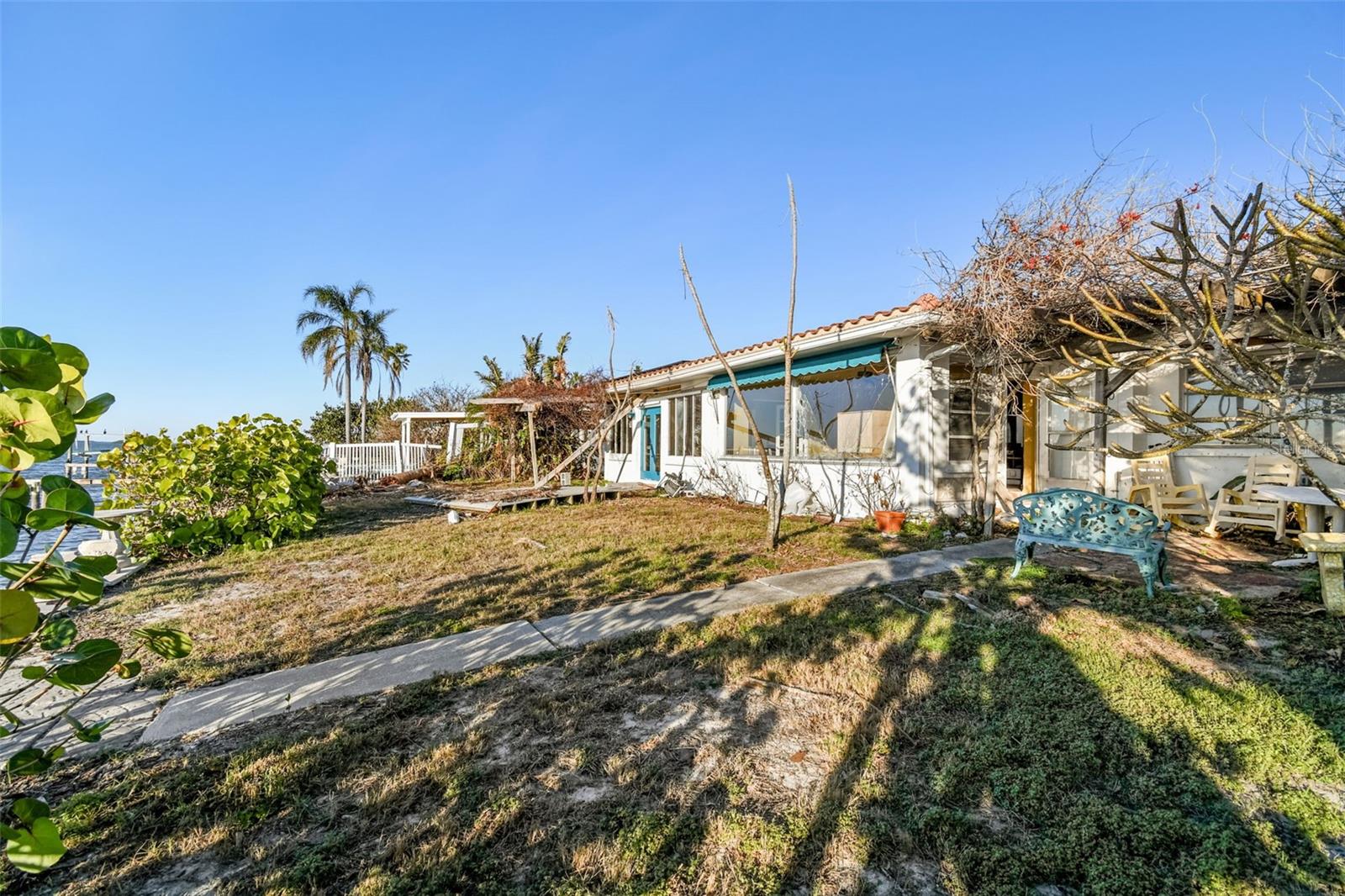 Listing photo id 5 for 1836 Venetian Point Drive