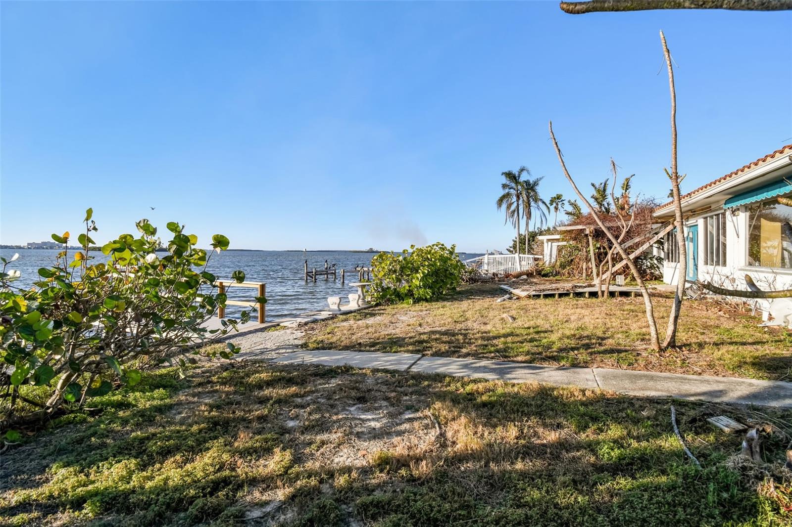 Listing photo id 6 for 1836 Venetian Point Drive