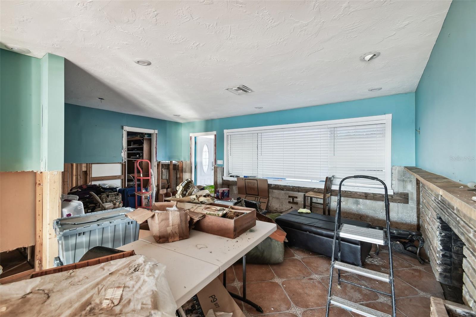 Listing photo id 20 for 1836 Venetian Point Drive