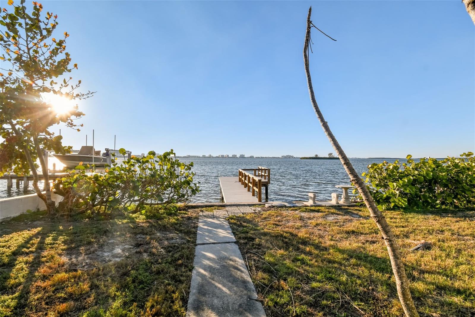 Listing photo id 31 for 1836 Venetian Point Drive