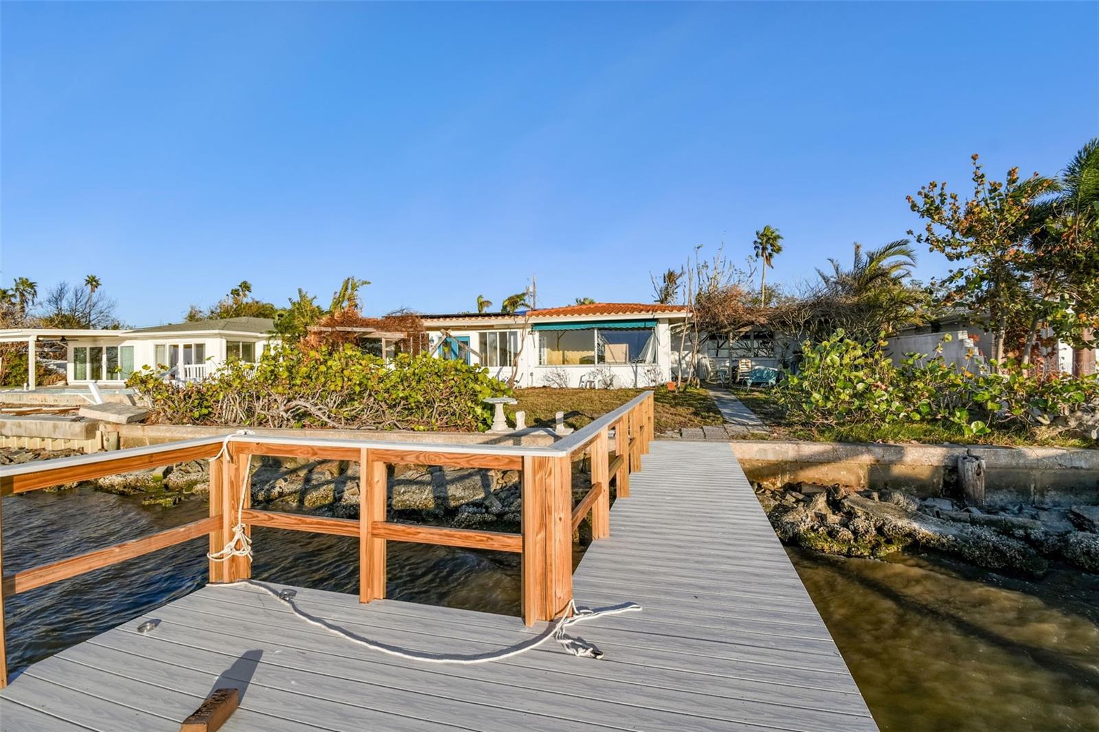 Listing photo id 35 for 1836 Venetian Point Drive