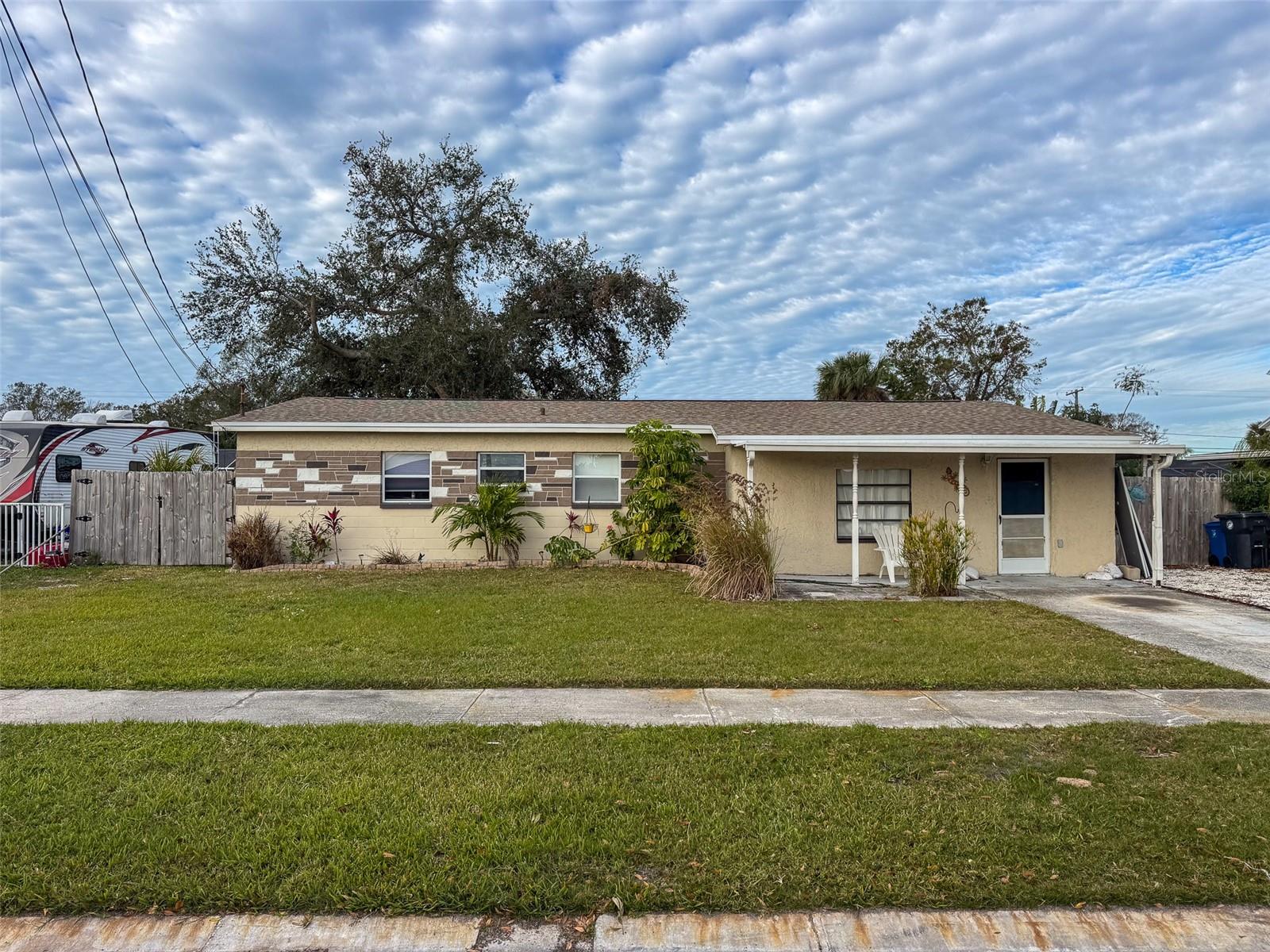 Details for 318 Country Club Drive, OLDSMAR, FL 34677