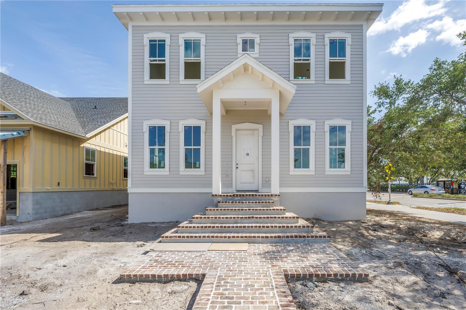 Image 3 of 20 For 100 37th Avenue Ne
