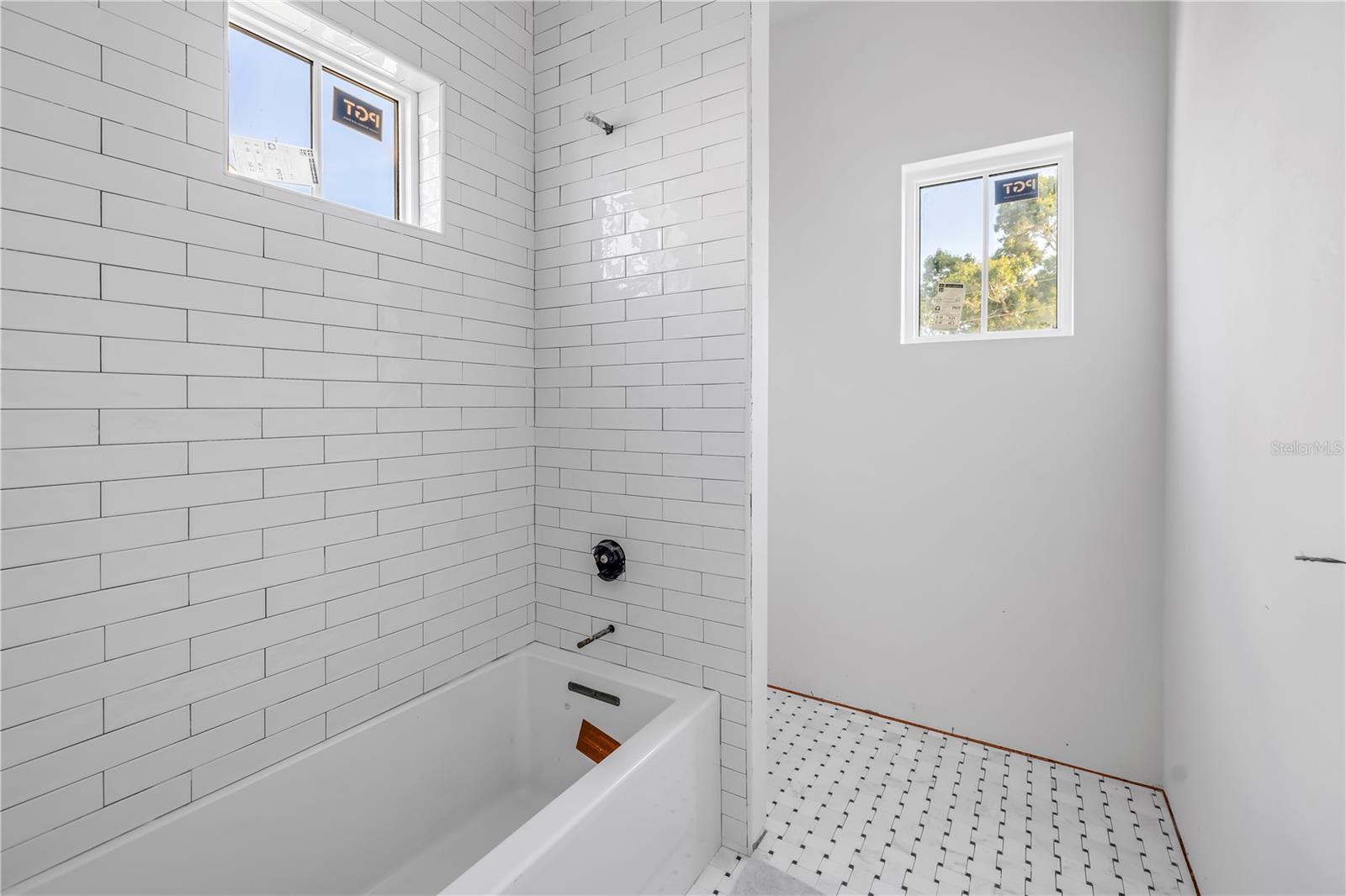 Image 9 of 20 For 100 37th Avenue Ne