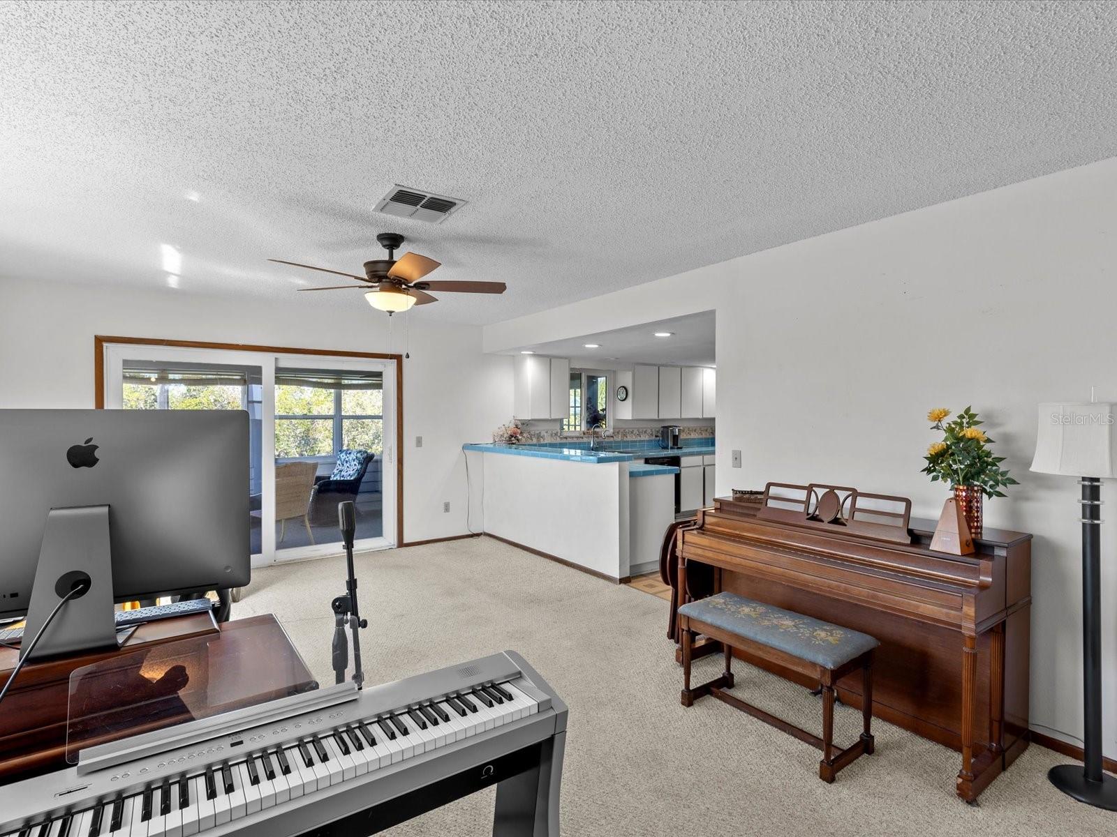 Listing photo id 18 for 1614 Sea Breeze Drive