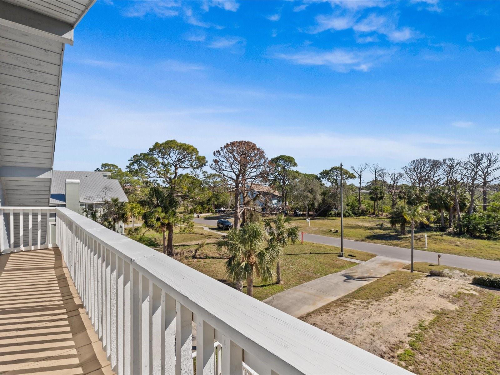 Listing photo id 37 for 1614 Sea Breeze Drive