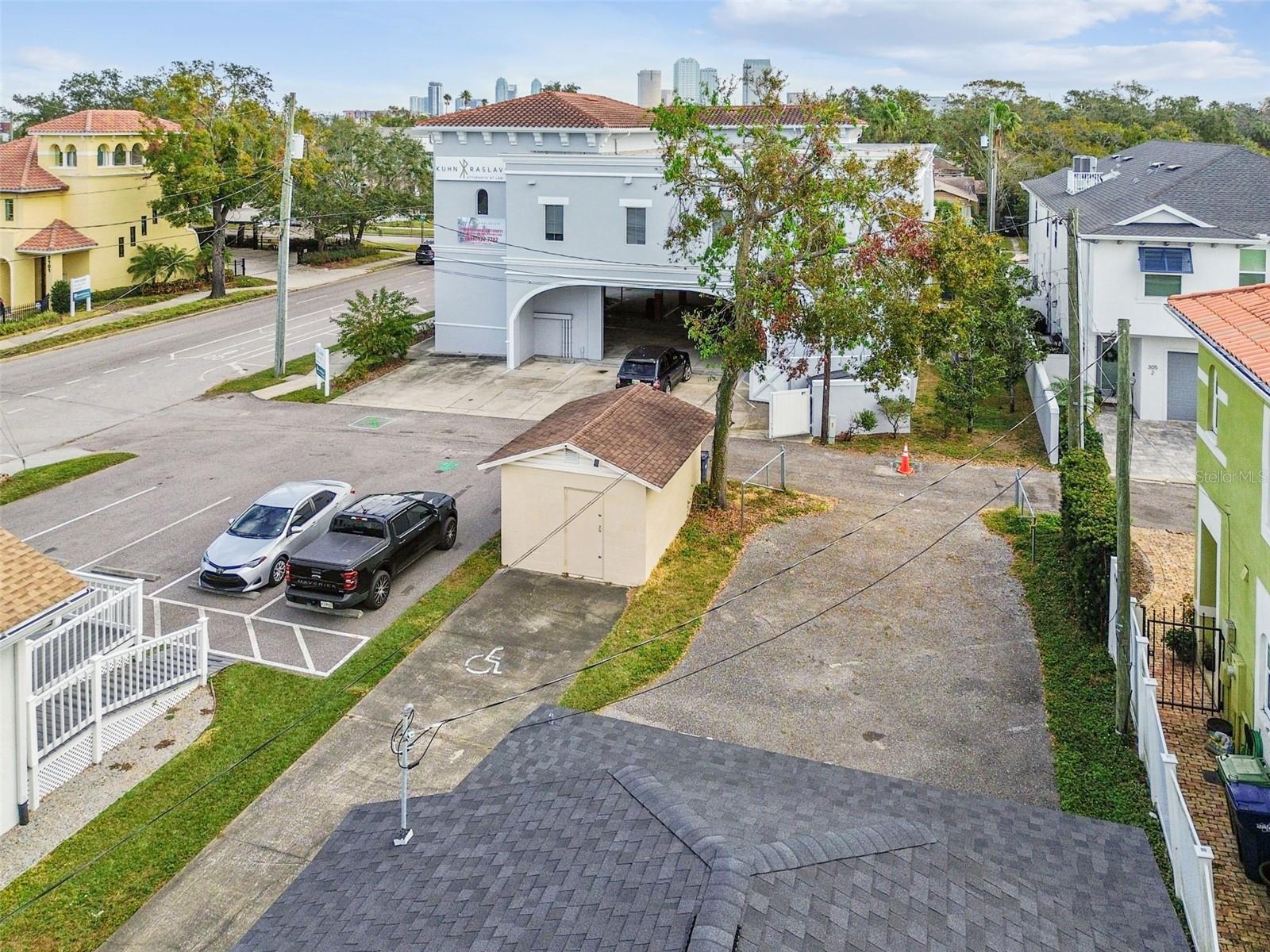 Listing photo id 35 for 304 Westland Avenue