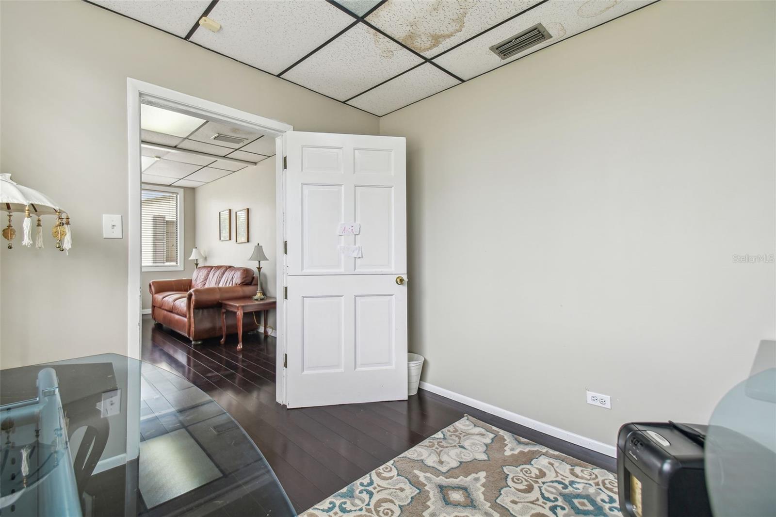 Listing photo id 2 for 304 Westland Avenue
