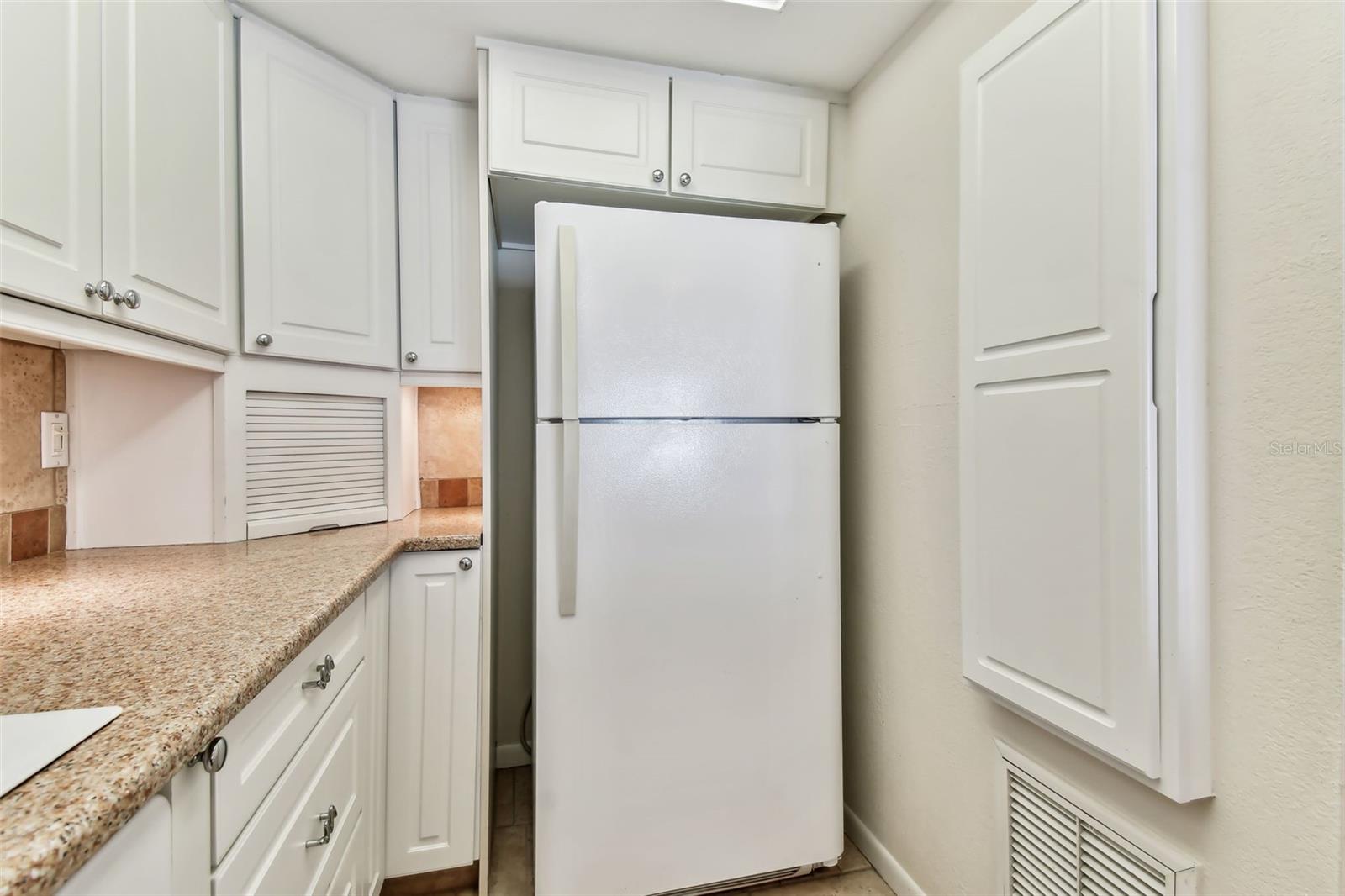 Image 10 of 46 For 9825 Harrell Avenue 202