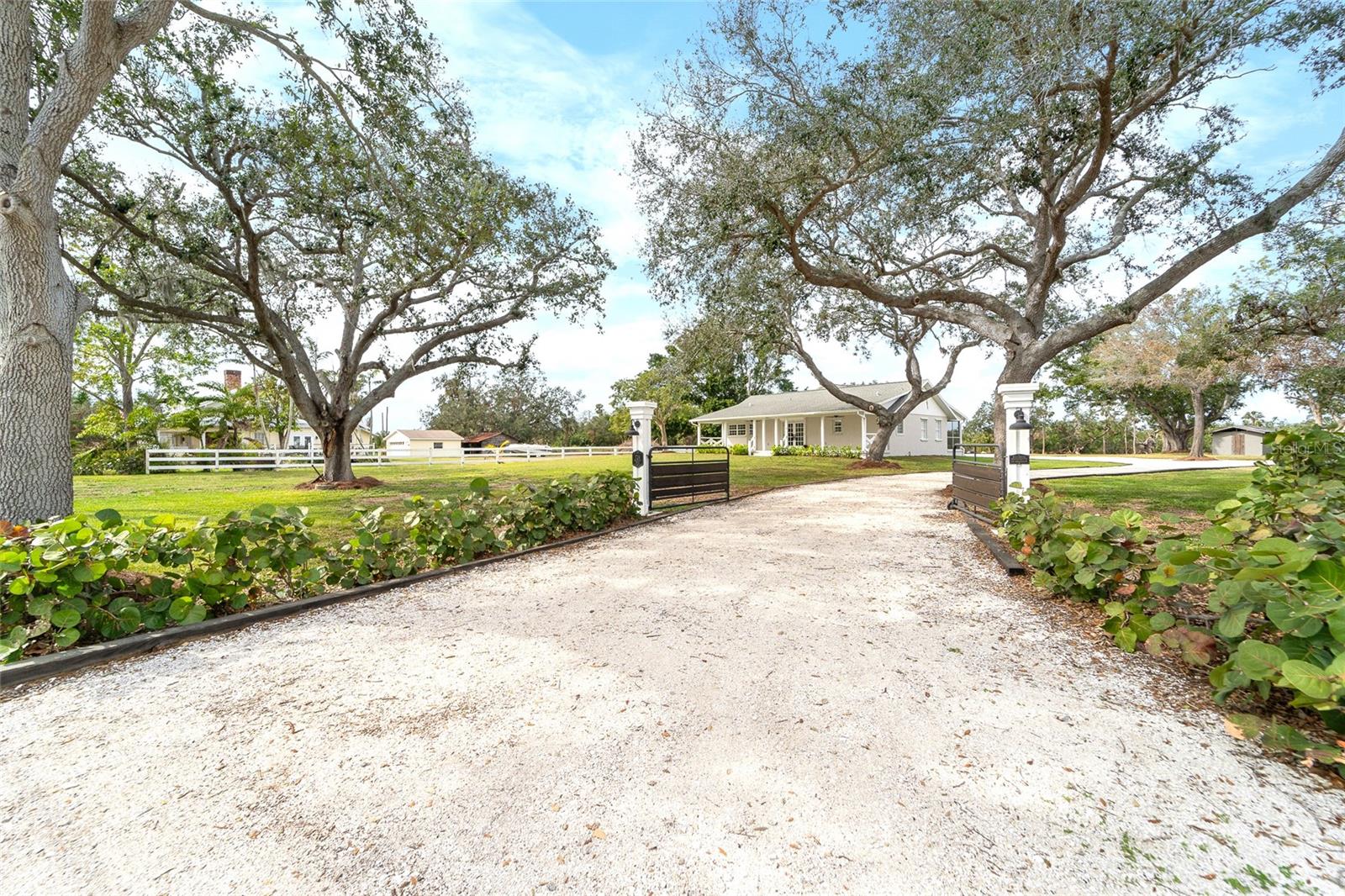 Listing photo id 13 for 724 Bayshore Drive