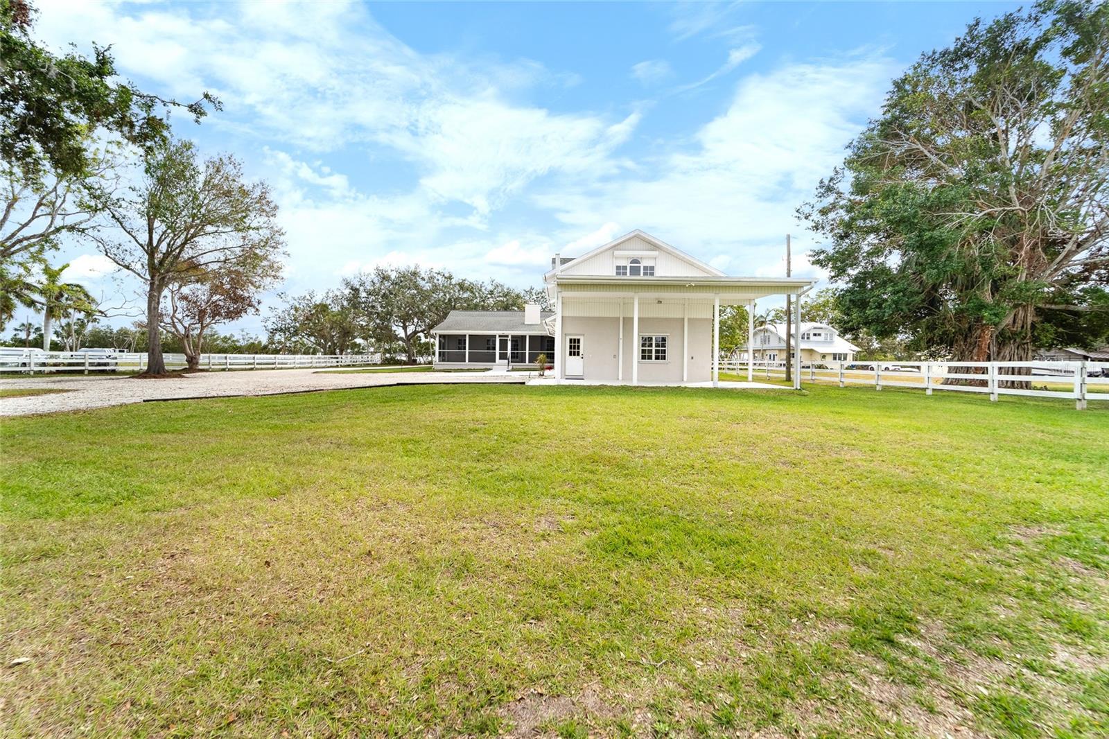 Listing photo id 17 for 724 Bayshore Drive