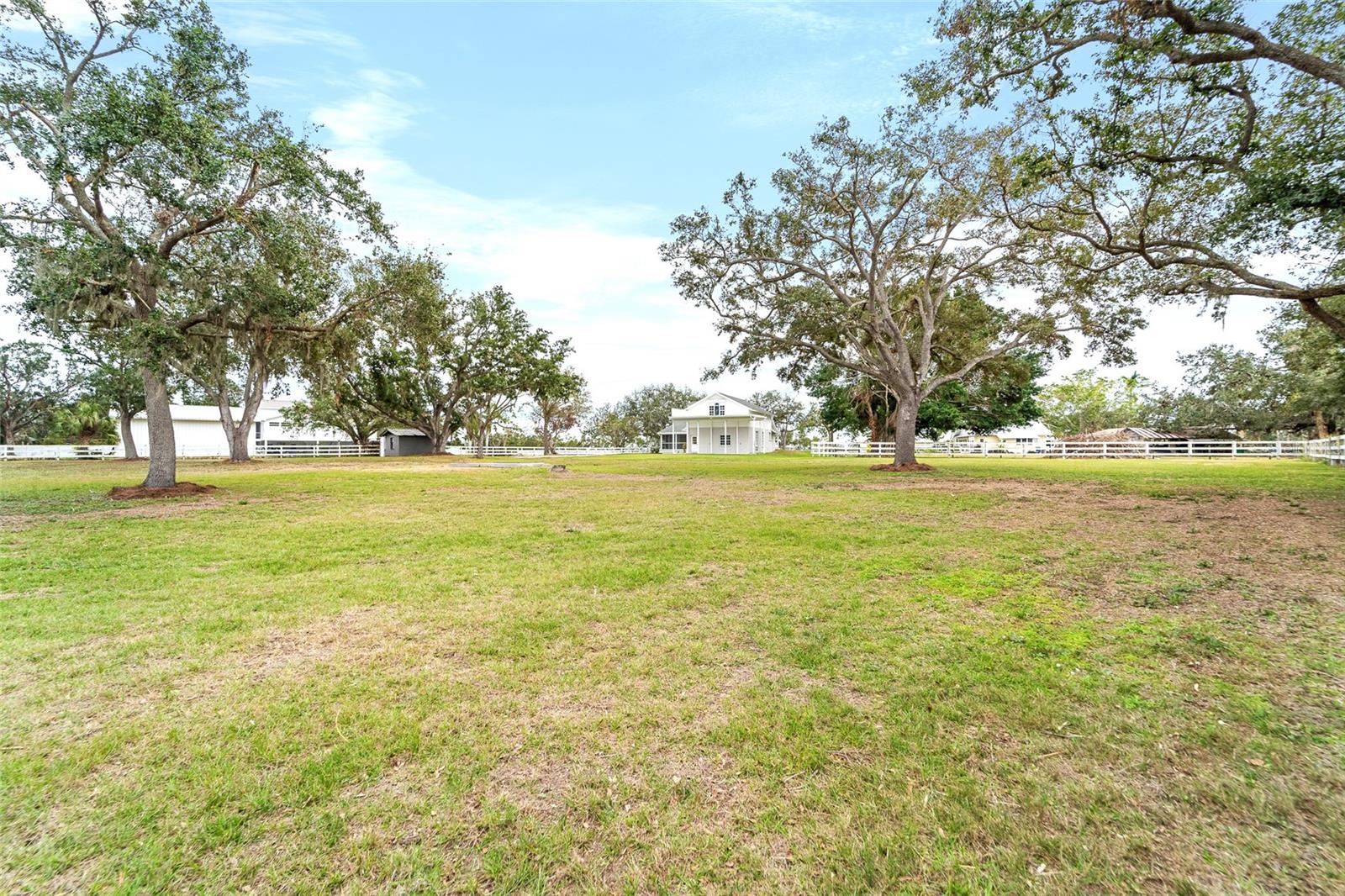 Listing photo id 19 for 724 Bayshore Drive