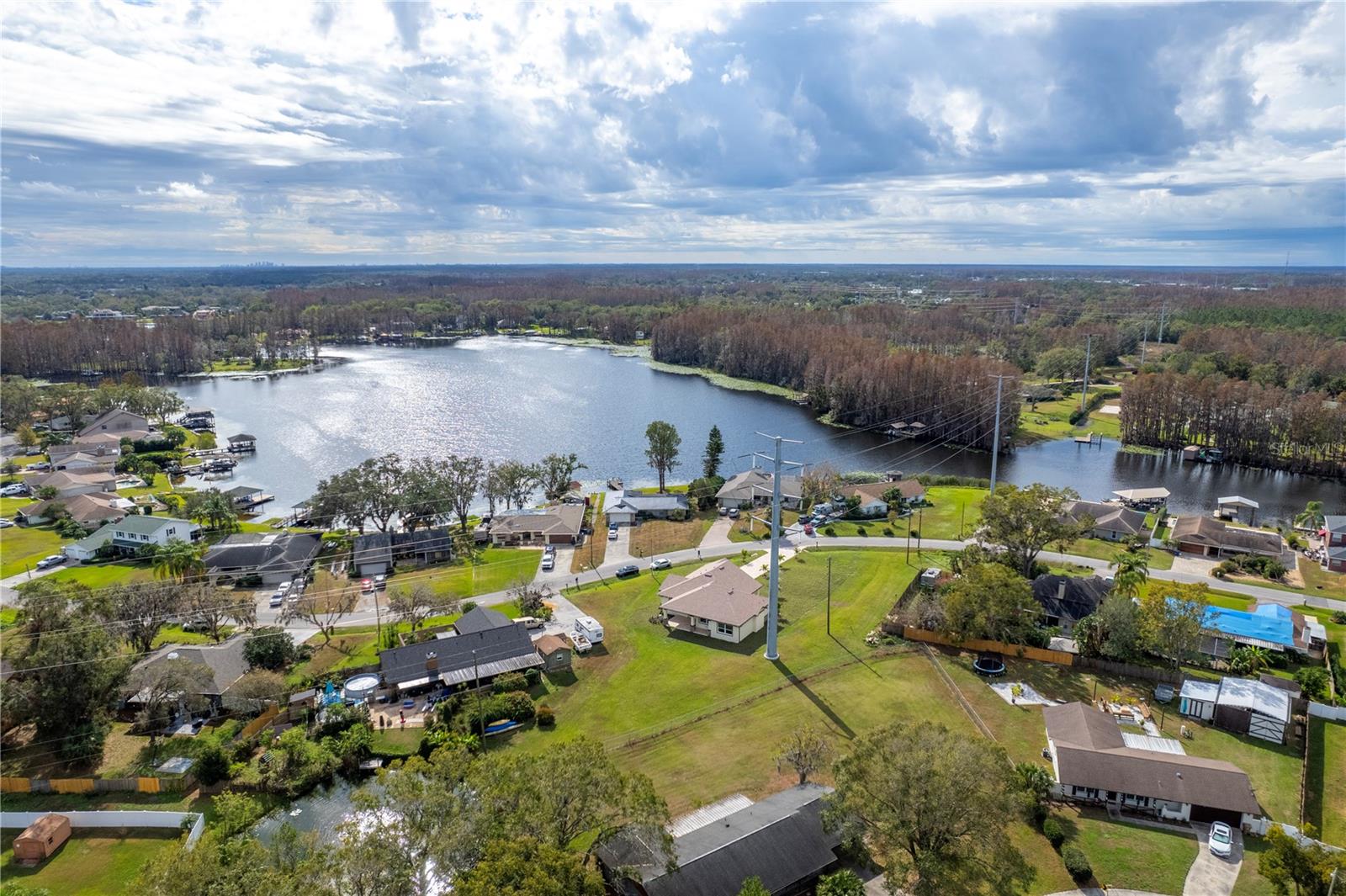 Listing photo id 67 for 2972 Lake Saxon Drive