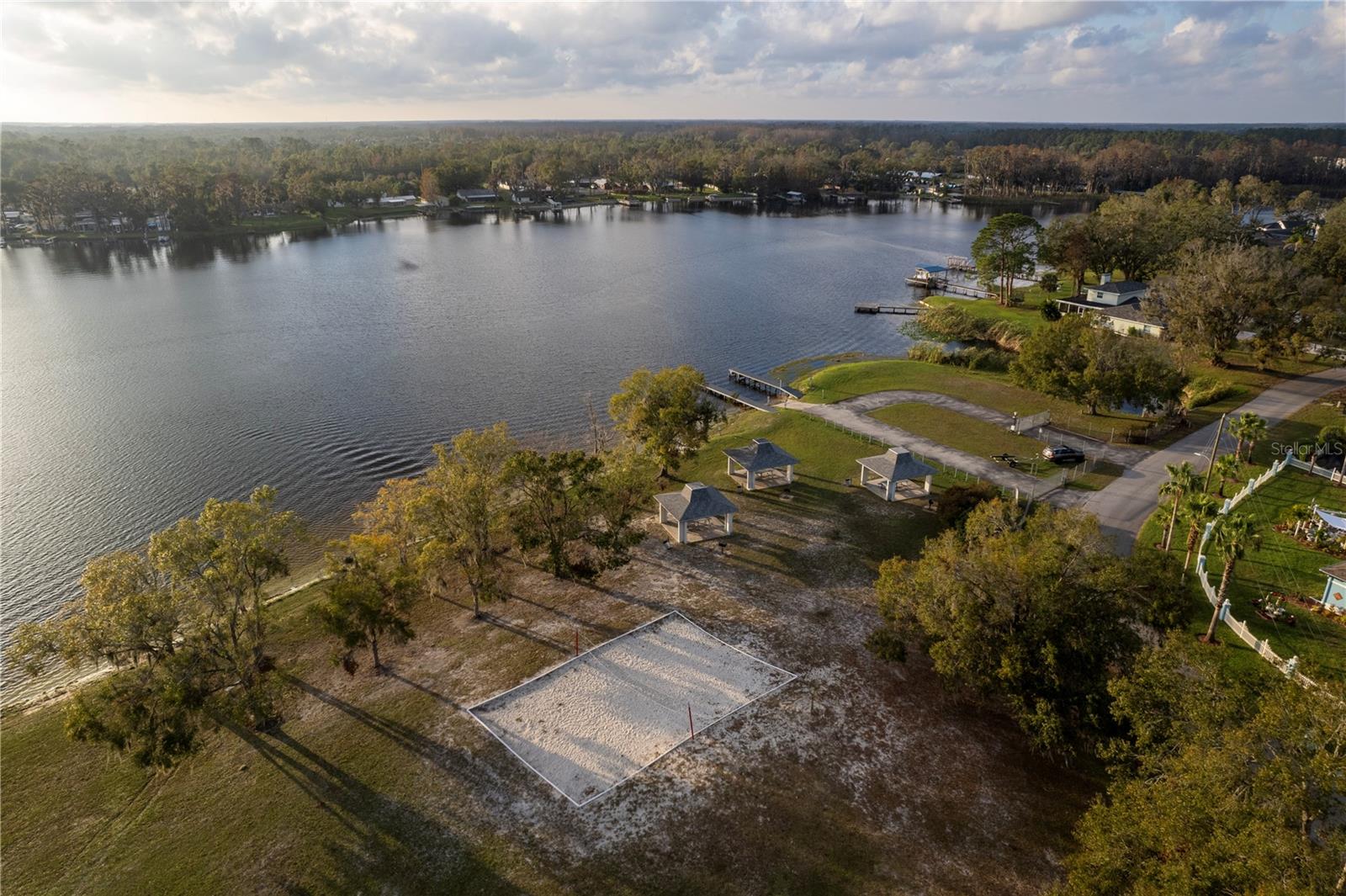 Listing photo id 73 for 2972 Lake Saxon Drive