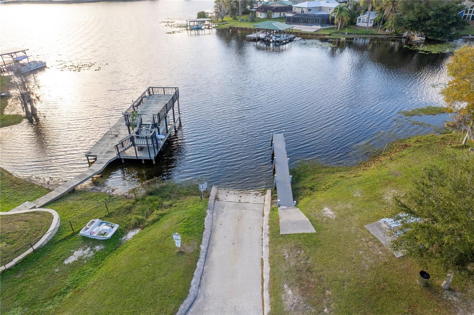 Listing photo id 74 for 2972 Lake Saxon Drive