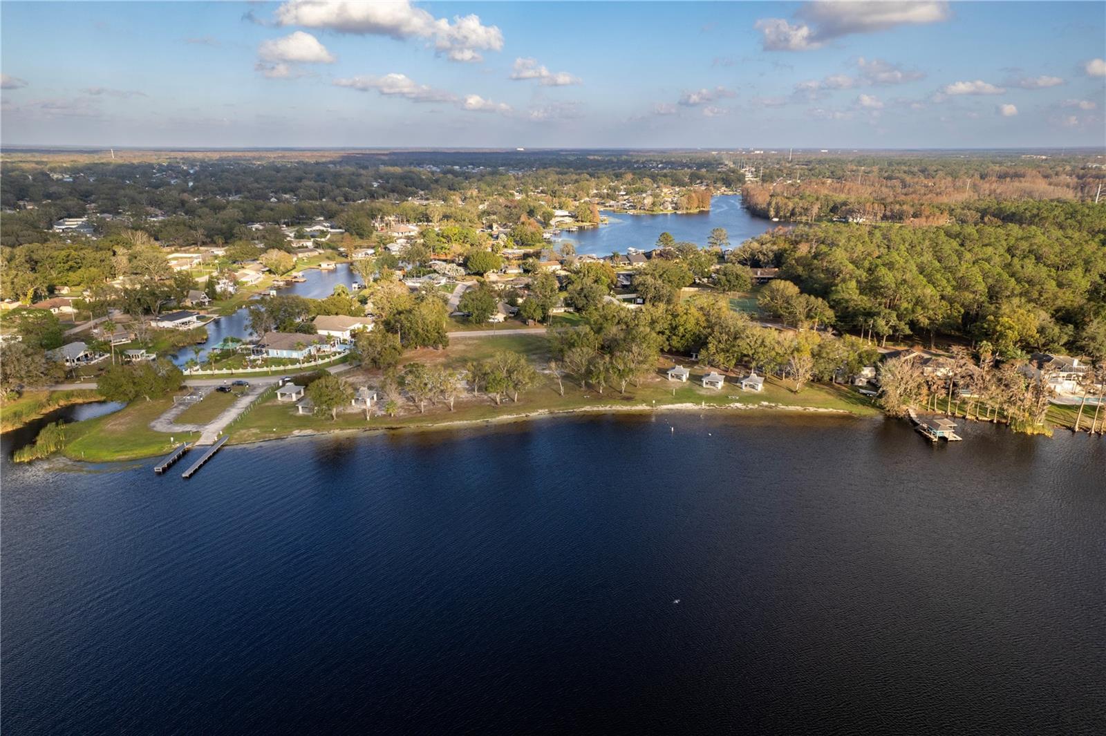 Listing photo id 79 for 2972 Lake Saxon Drive