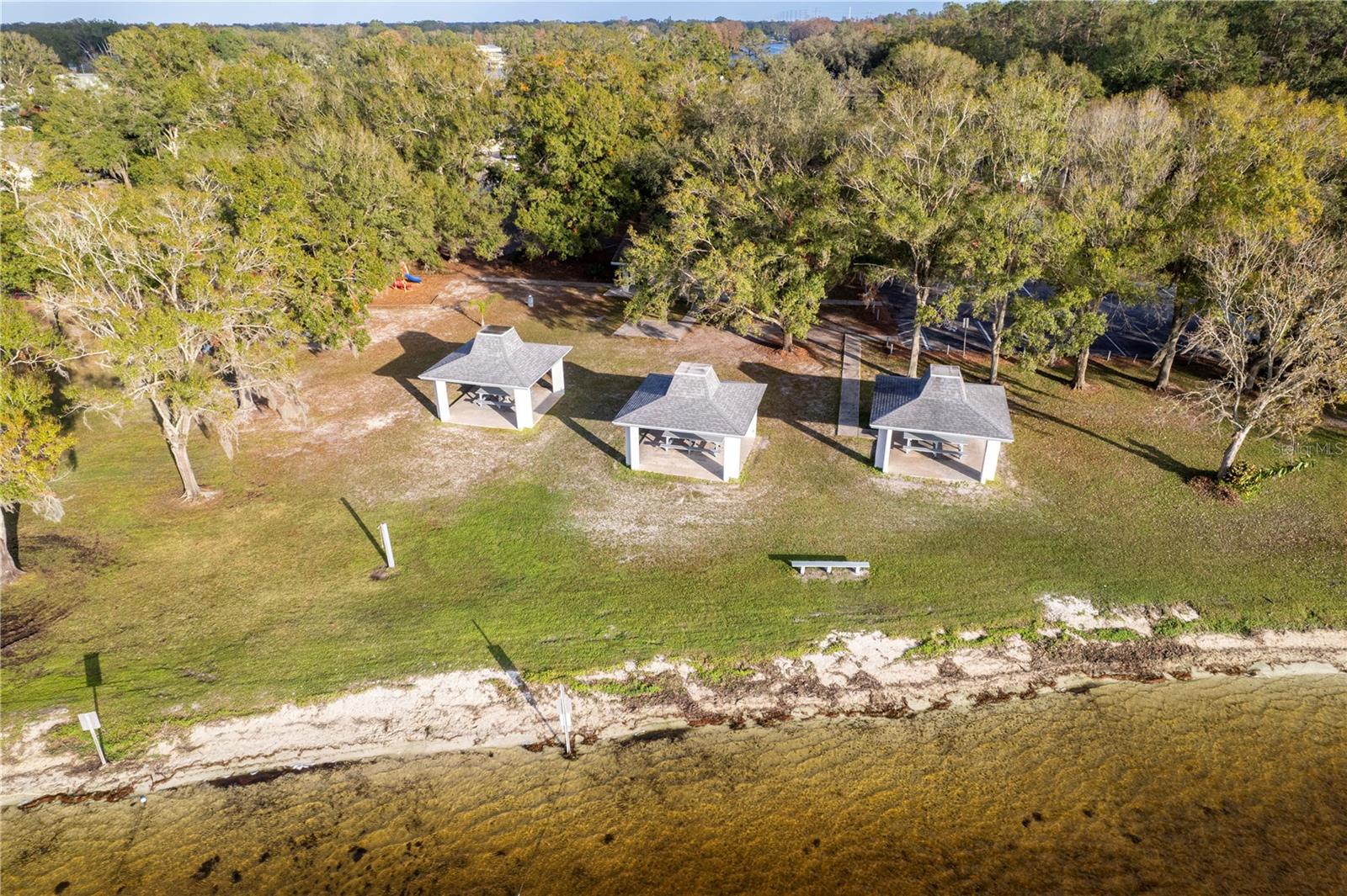 Listing photo id 85 for 2972 Lake Saxon Drive