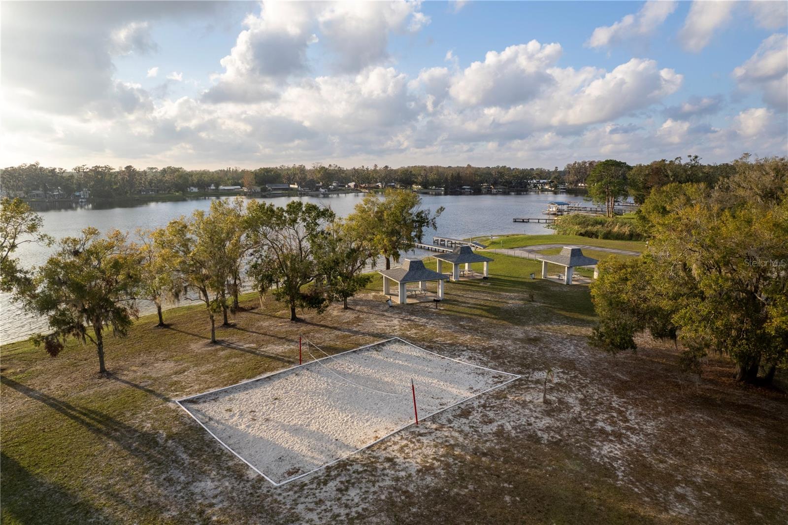 Listing photo id 88 for 2972 Lake Saxon Drive