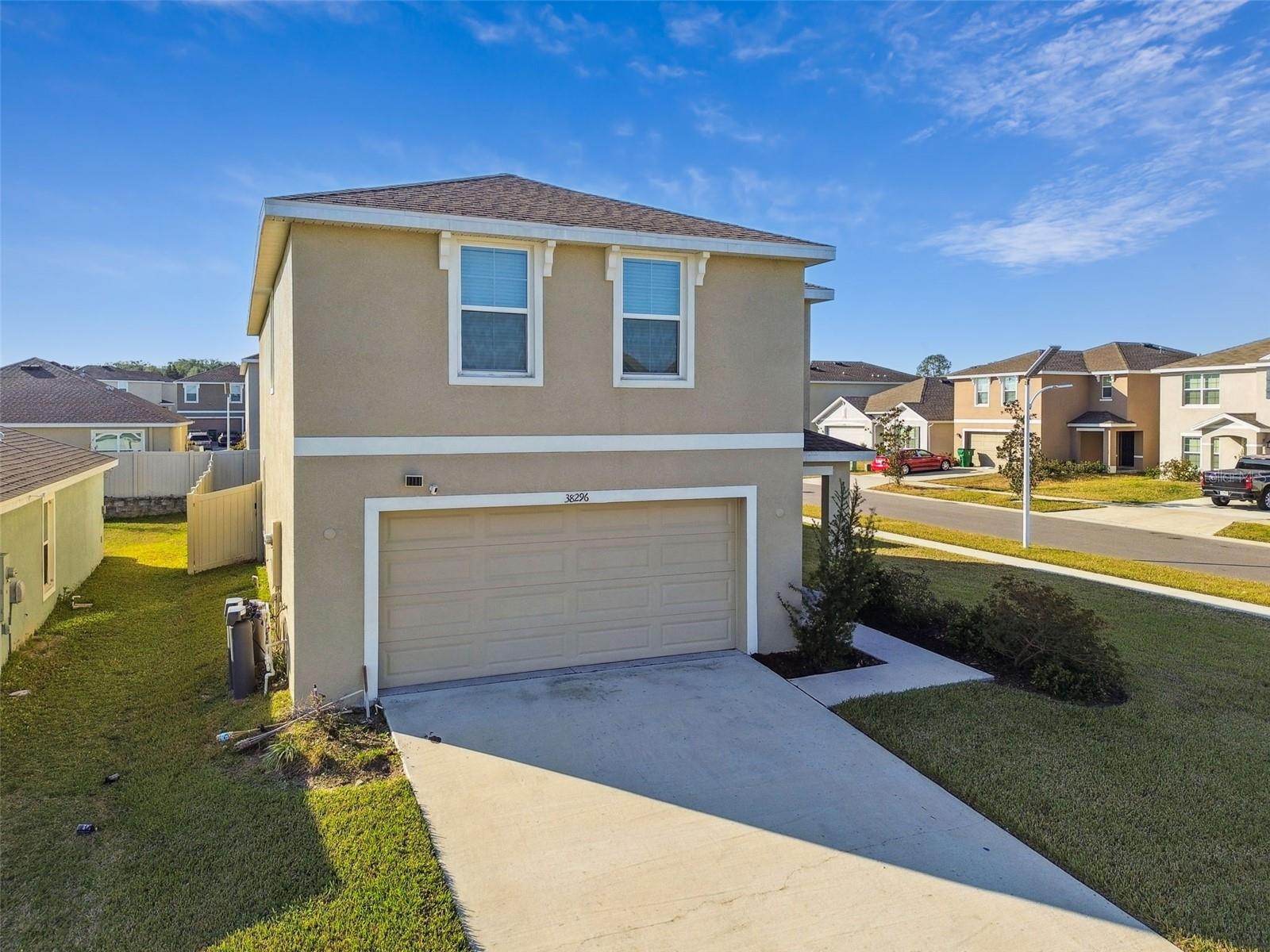 Listing photo id 60 for 38296 Sonnet Landing Avenue