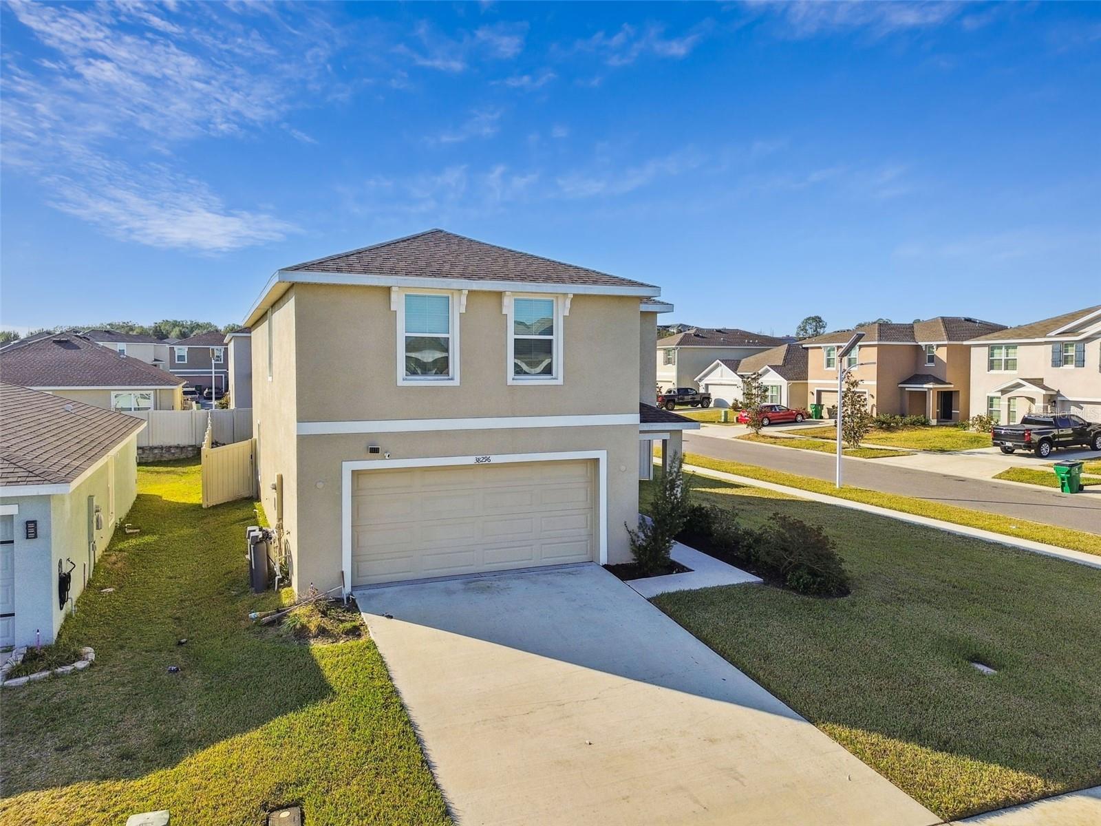 Listing photo id 61 for 38296 Sonnet Landing Avenue