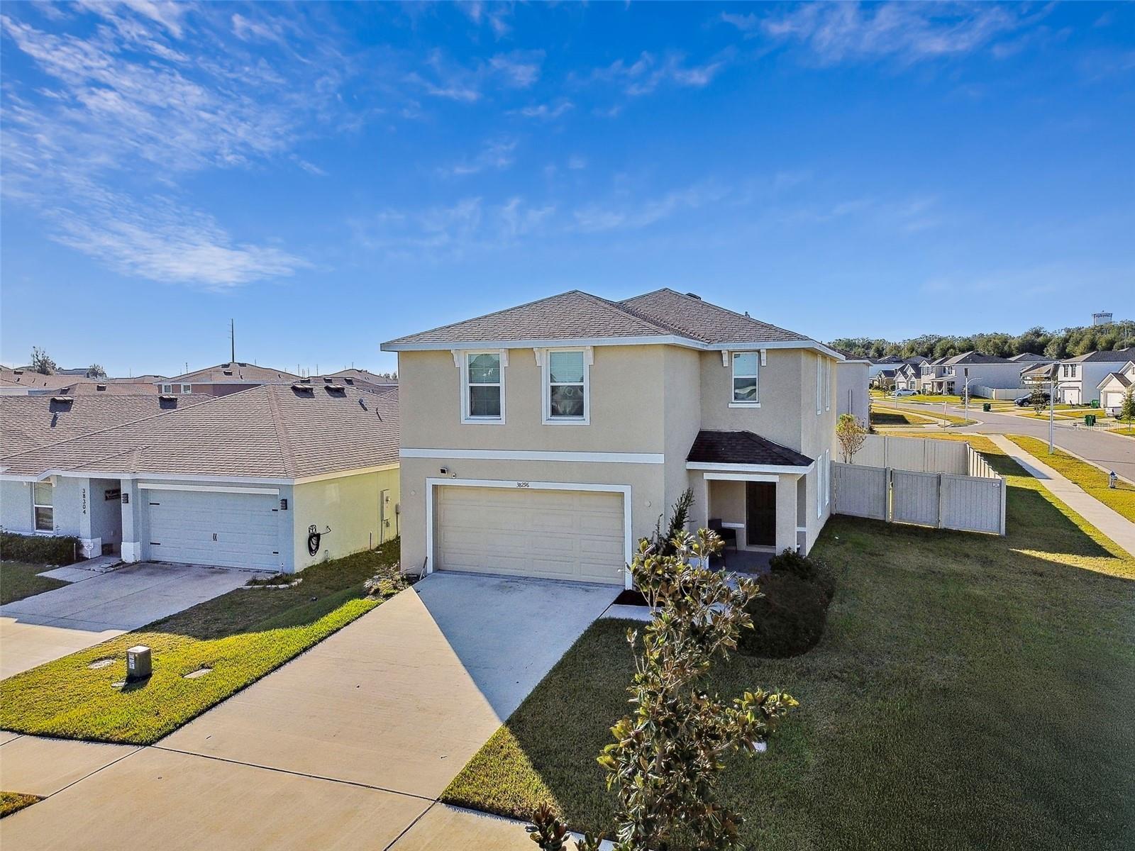 Listing photo id 62 for 38296 Sonnet Landing Avenue