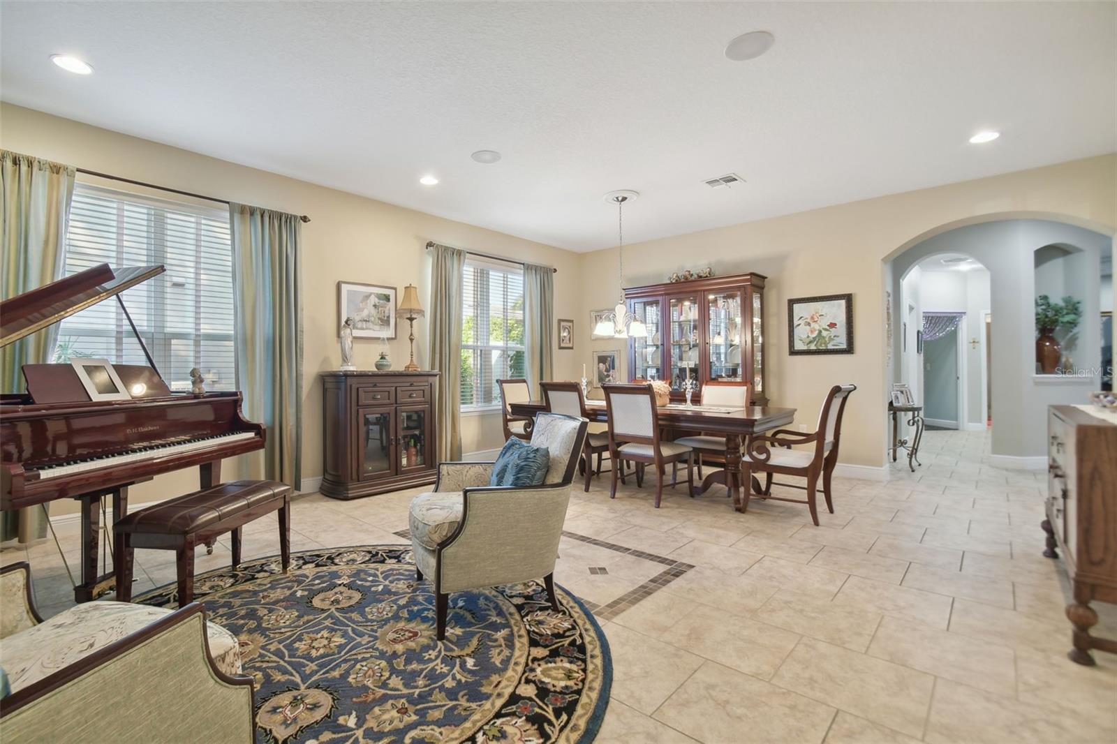 Listing photo id 3 for 1116 Hillandale Reserve Drive