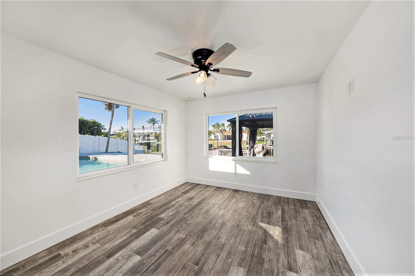 Listing photo id 21 for 3946 Doral Drive