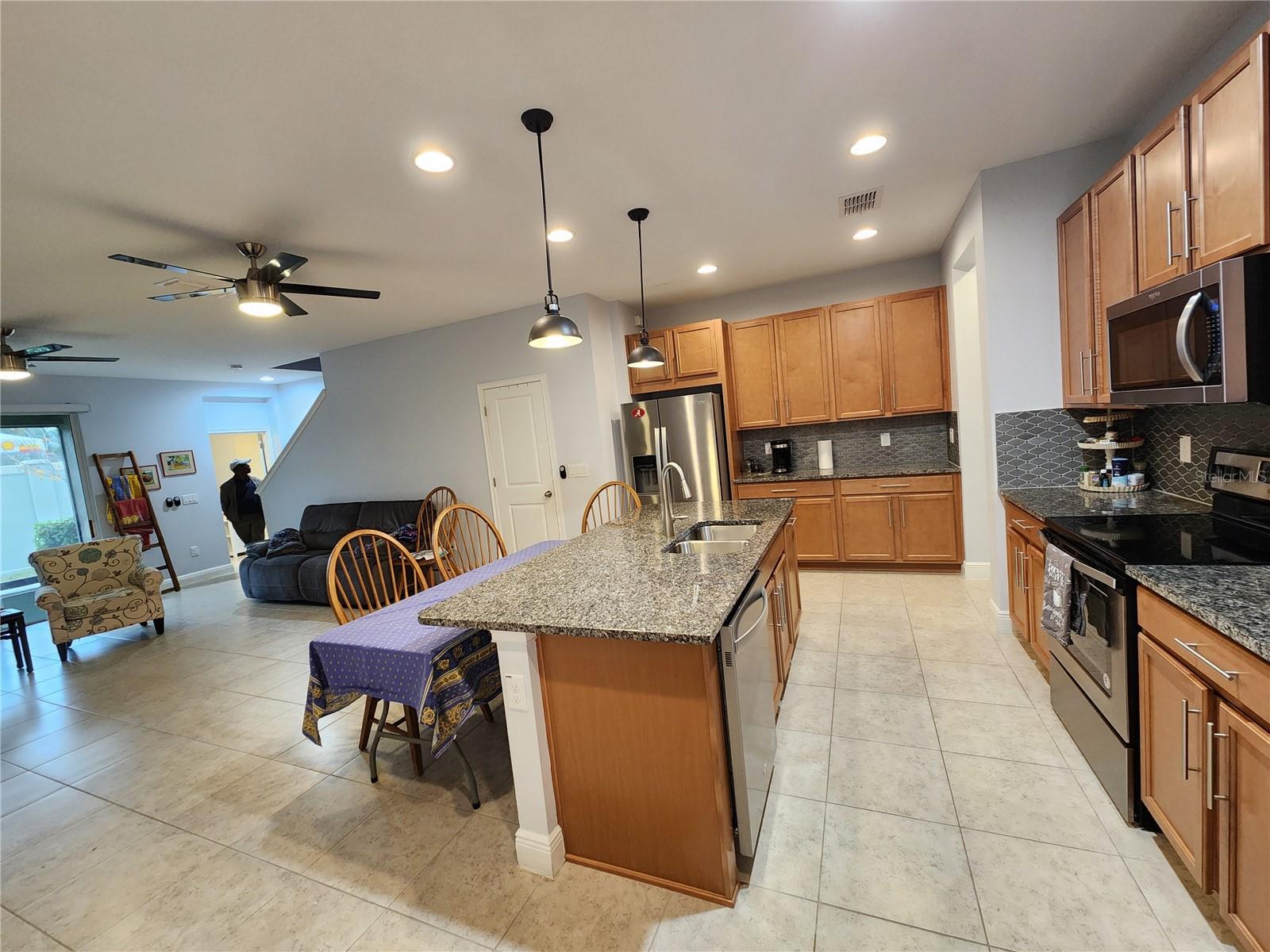 Listing photo id 9 for 5514 Viola Lee Way