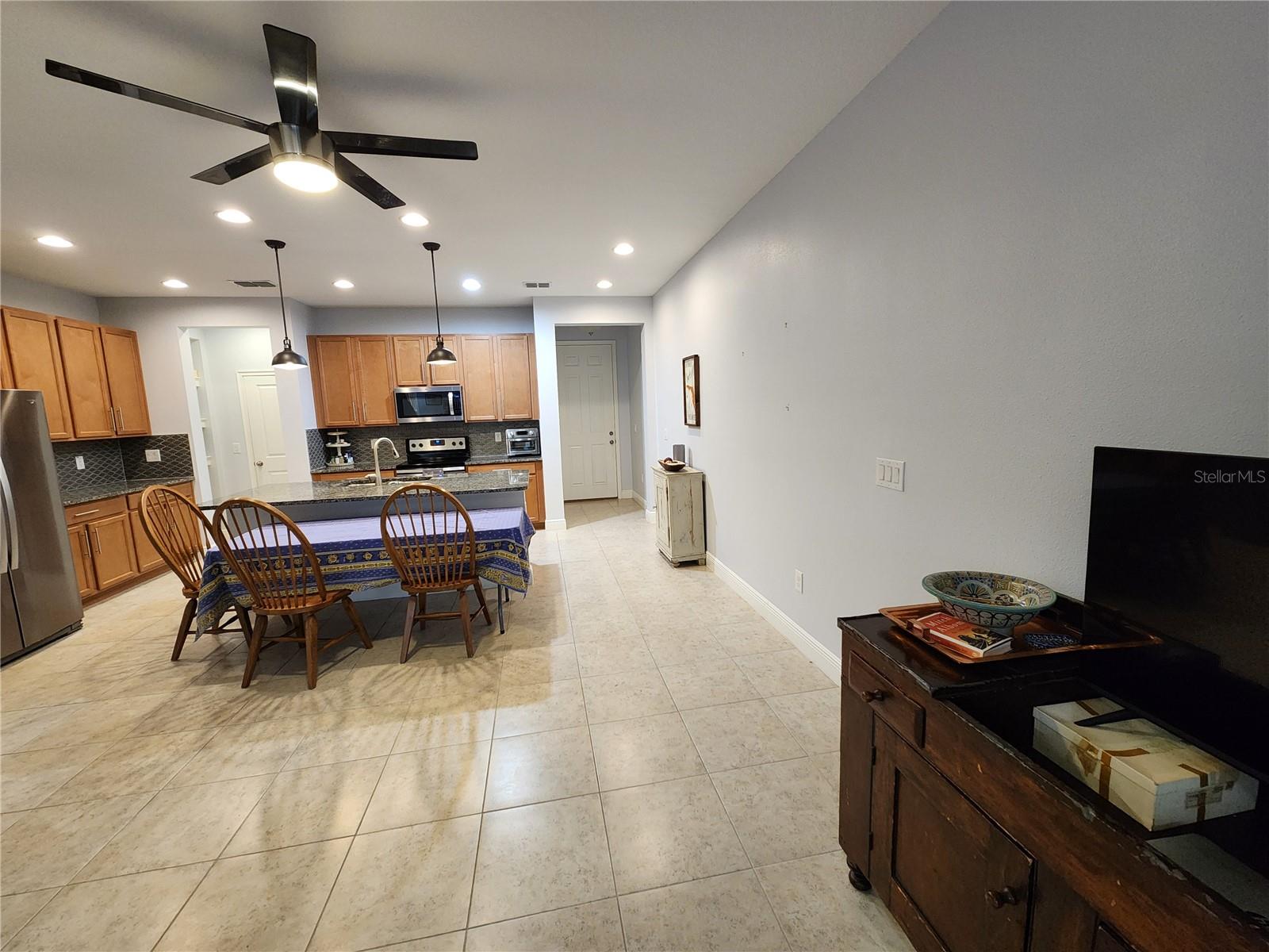 Listing photo id 12 for 5514 Viola Lee Way