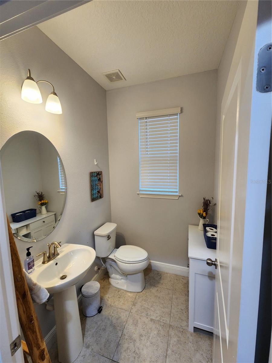 Listing photo id 14 for 5514 Viola Lee Way