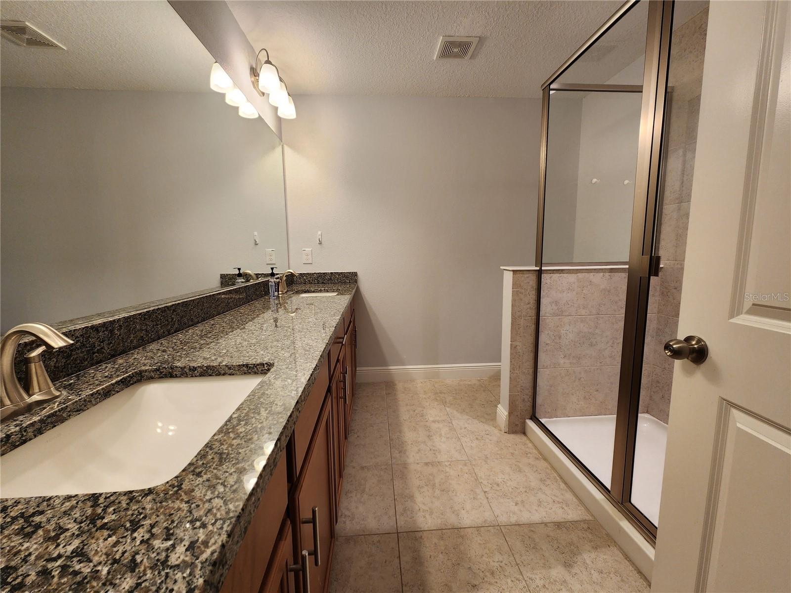 Listing photo id 33 for 5514 Viola Lee Way