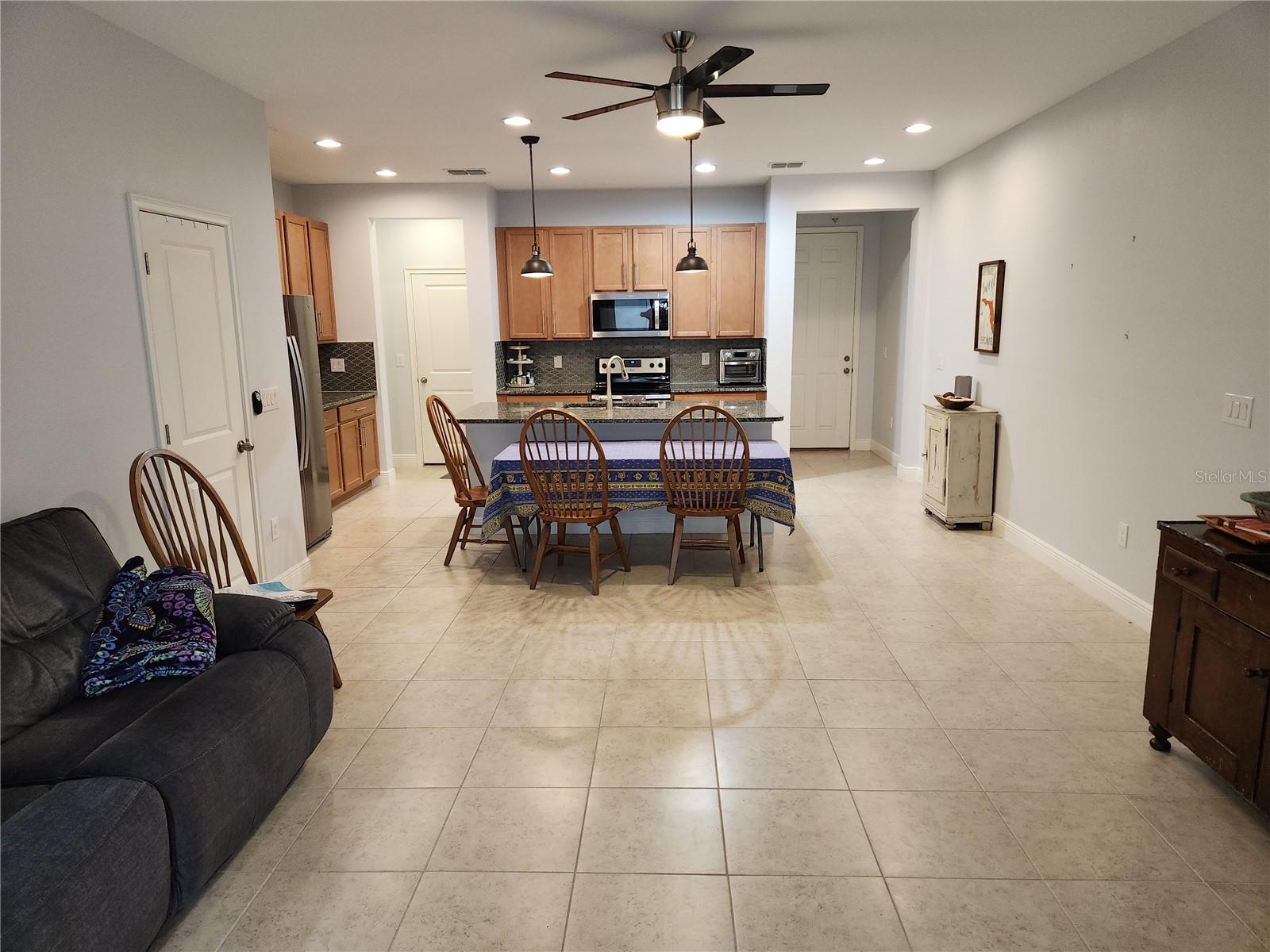 Listing photo id 3 for 5514 Viola Lee Way