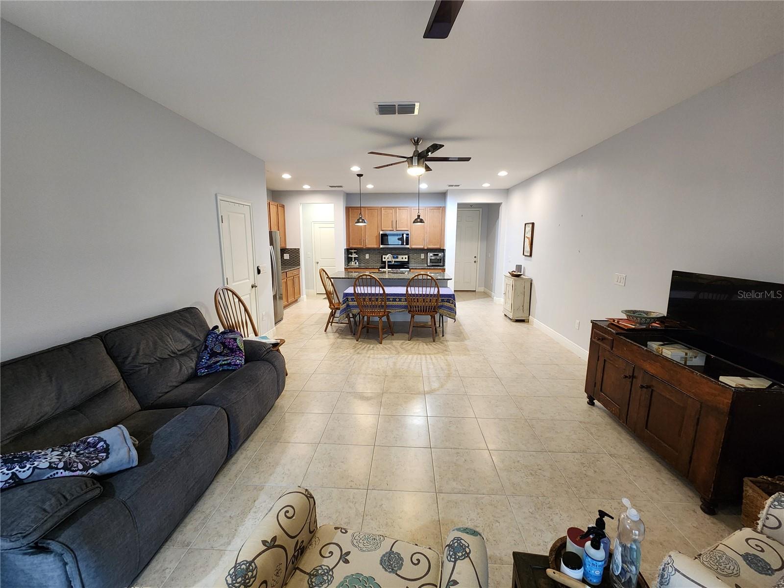 Listing photo id 4 for 5514 Viola Lee Way