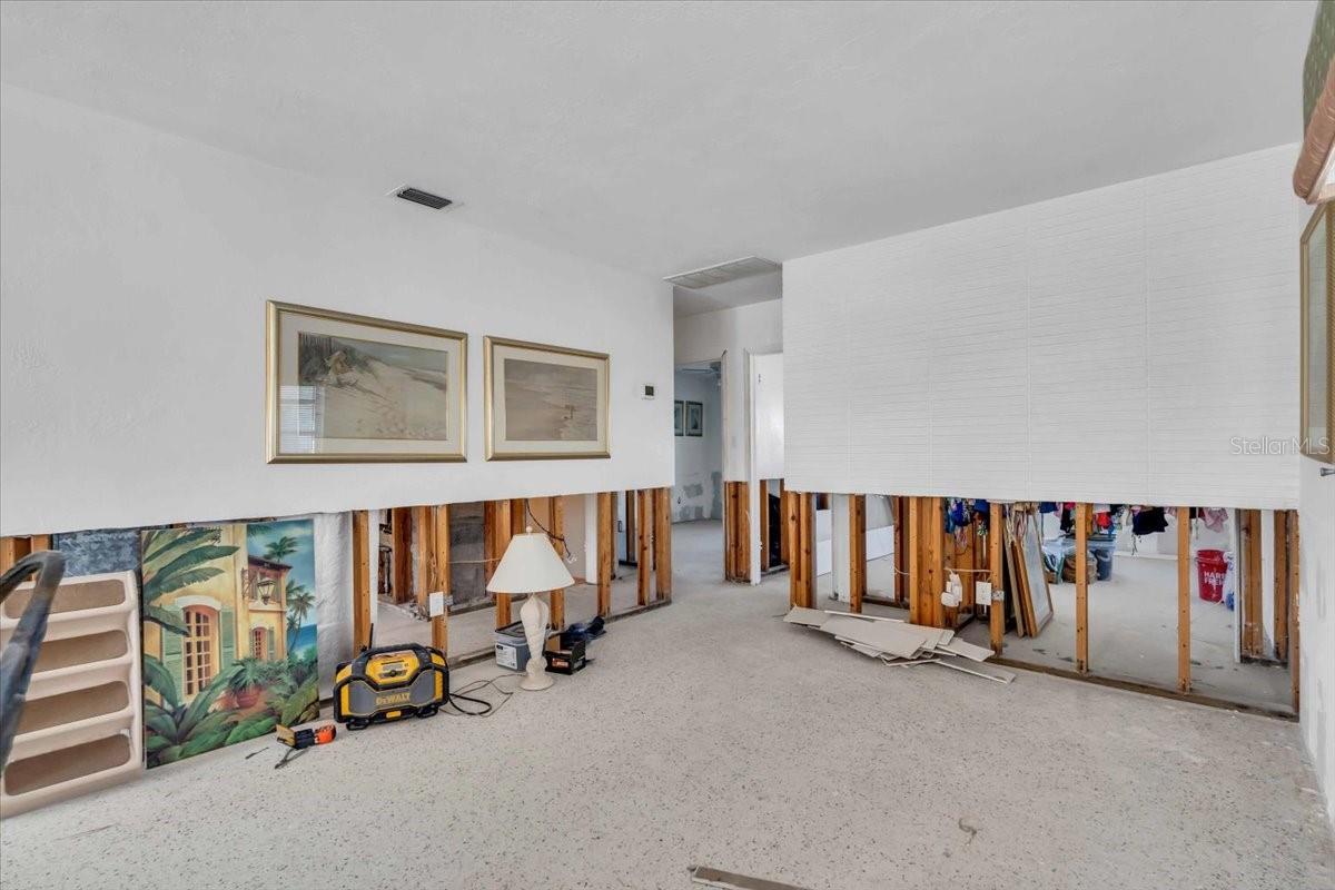 Image 17 of 28 For 11435 2nd Street E