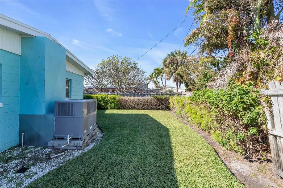 Image 21 of 28 For 11435 2nd Street E